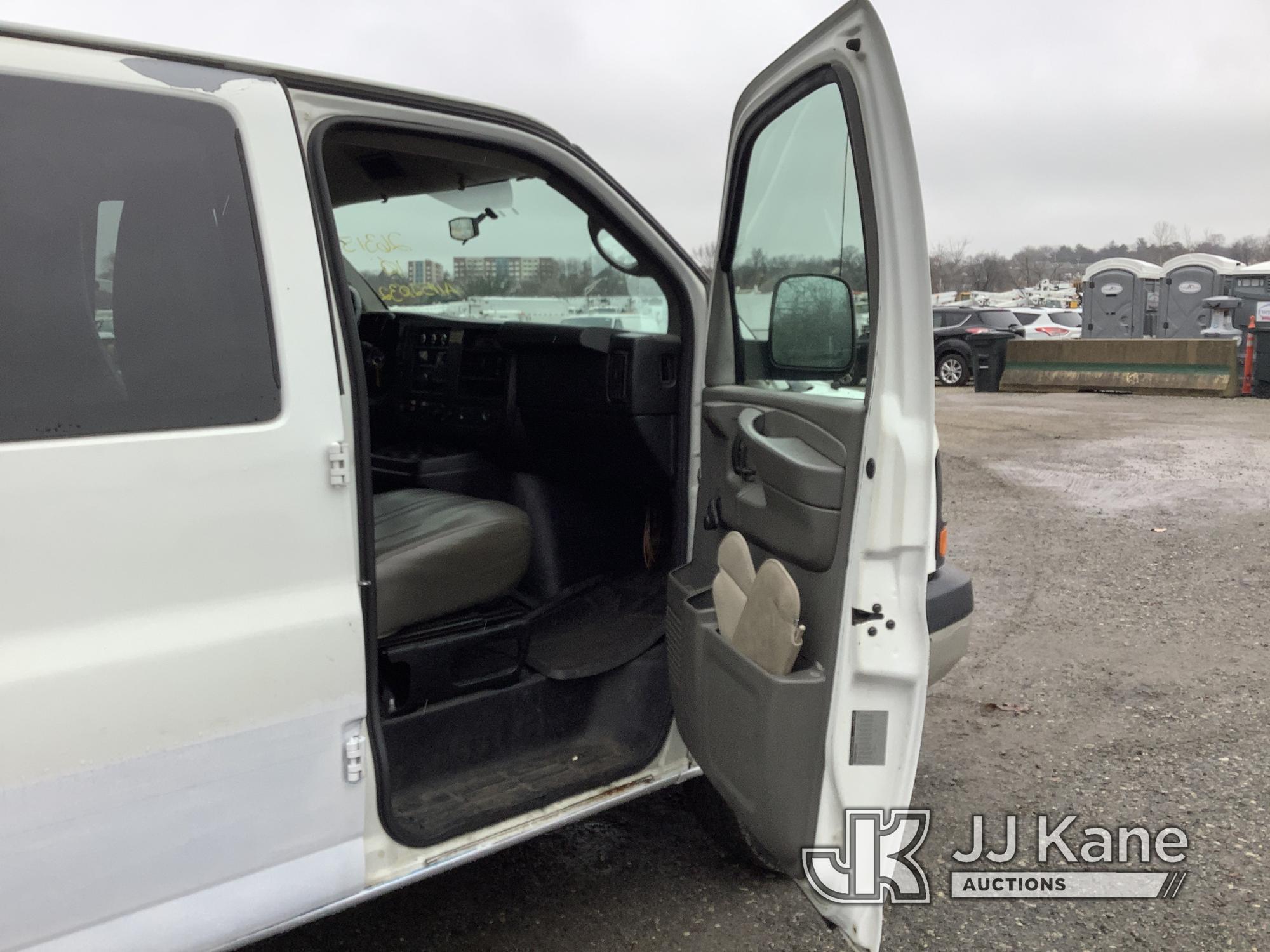 (Plymouth Meeting, PA) 2010 GMC Savana G3500 Cargo Van Runs & Moves, Body & Rust Damage