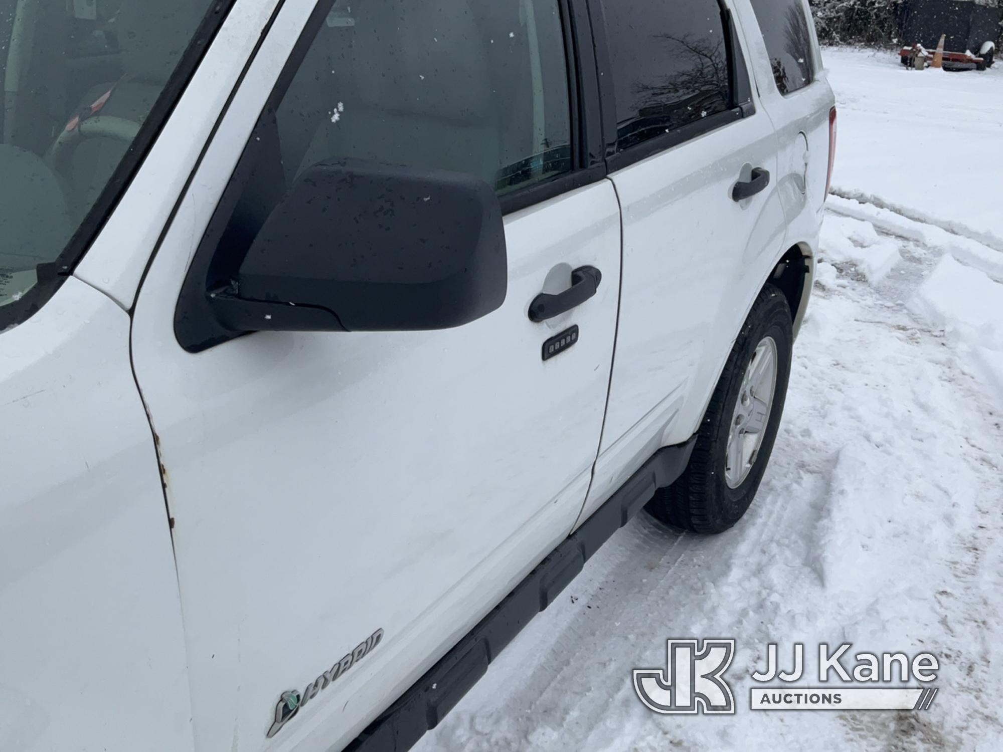 (Bellport, NY) 2010 Ford Escape Hybrid 4x4 4-Door Sport Utility Vehicle Runs & Moves, NO BRAKES, Eng