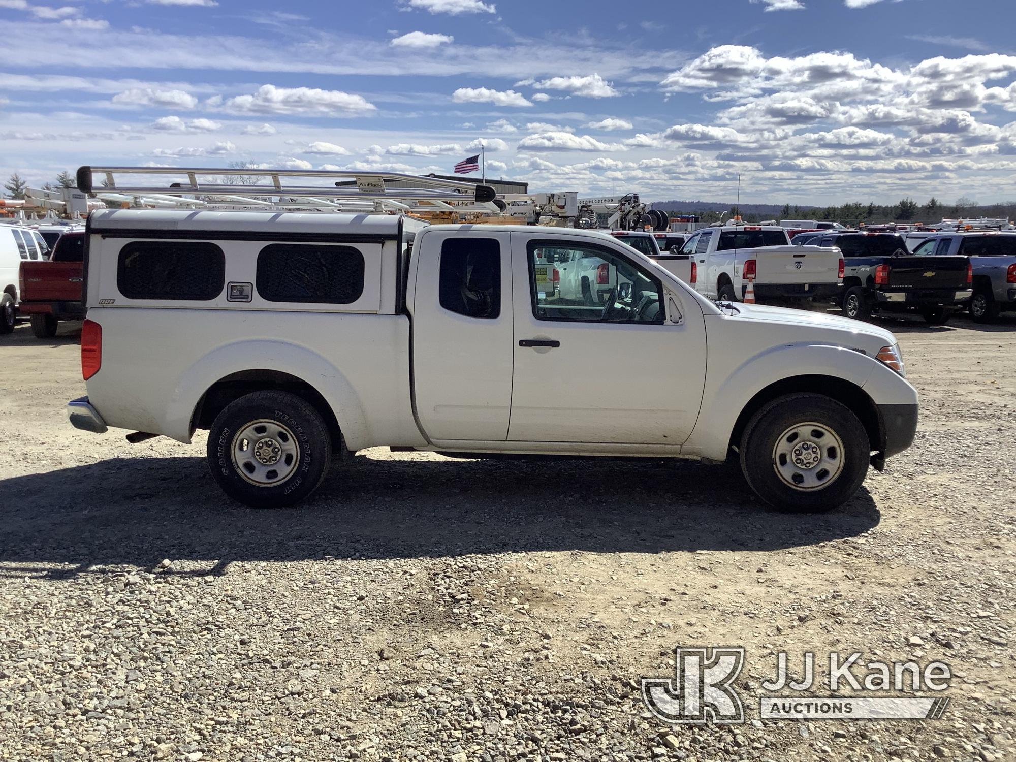 (Shrewsbury, MA) 2016 Nissan Frontier Extended-Cab Pickup Truck Runs & Moves) (Body & Rust Damage, M