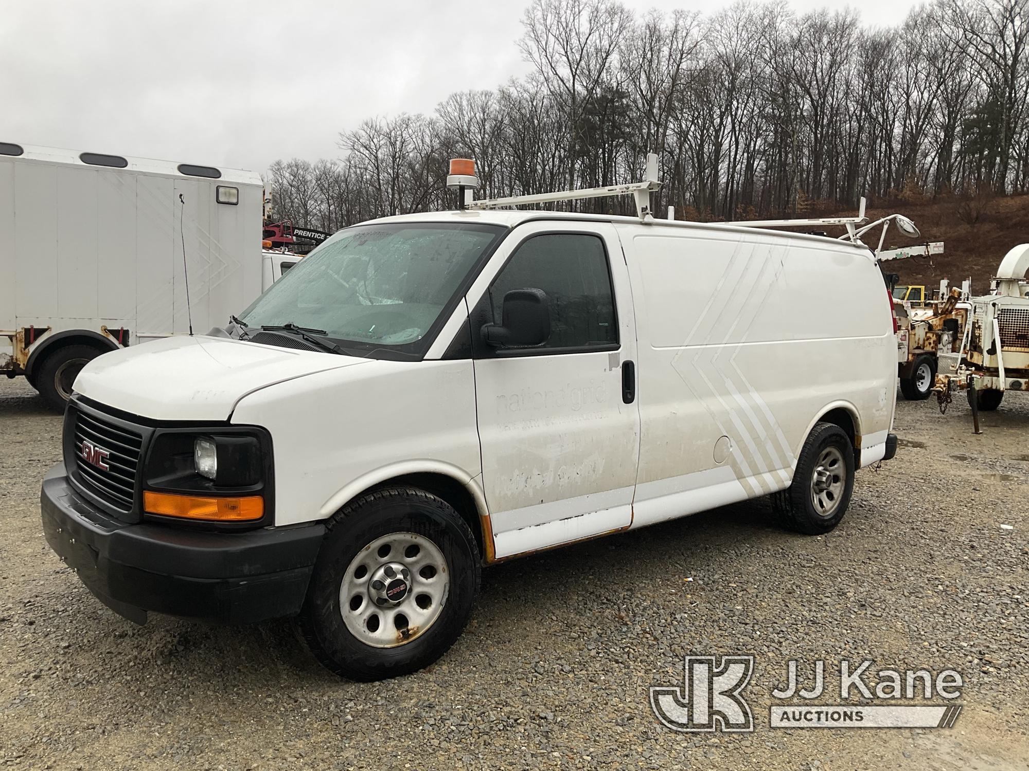 (Shrewsbury, MA) 2013 GMC Savana G1500 AWD Cargo Van Runs & Moves) (Sporadically Starts, Bad Battery