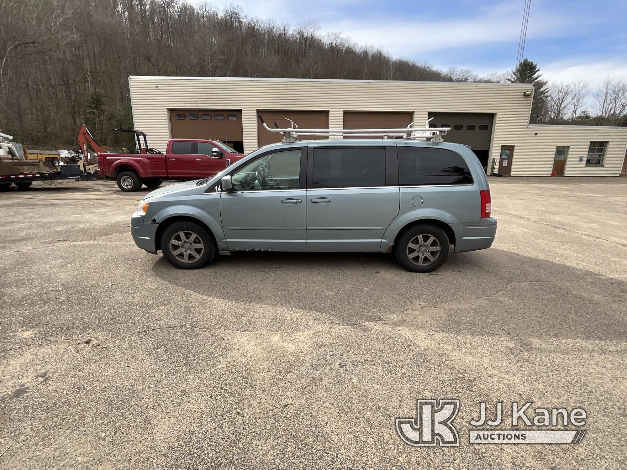 (Saint Regis Falls, NY) 2008 Chrysler Town & Country Mini Passenger Van Runs & Moves)  (Jump To Star