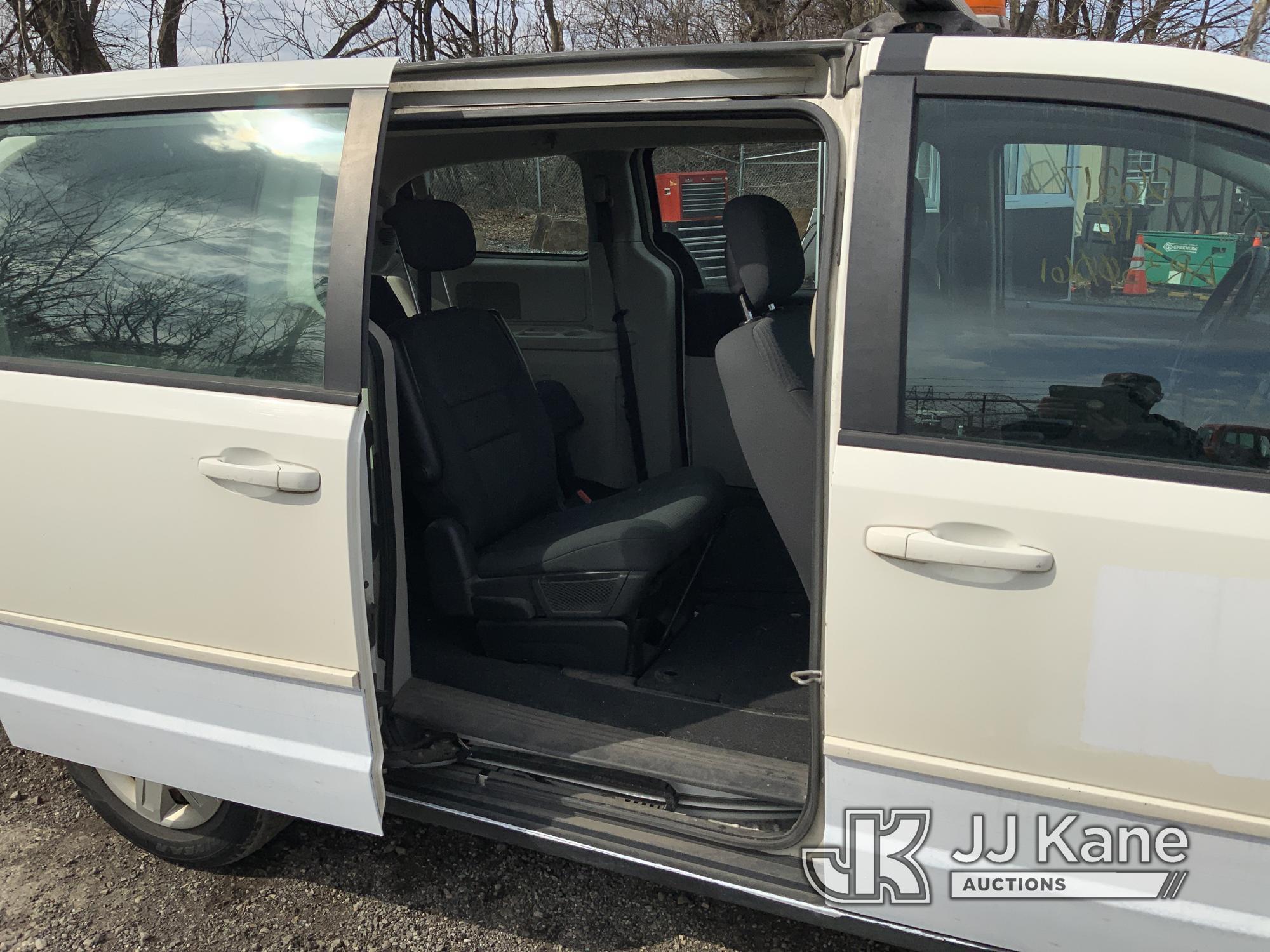 (Plymouth Meeting, PA) 2010 Dodge Grand Caravan SE Mini Passenger Van Runs & Moves, Check Engine Lig