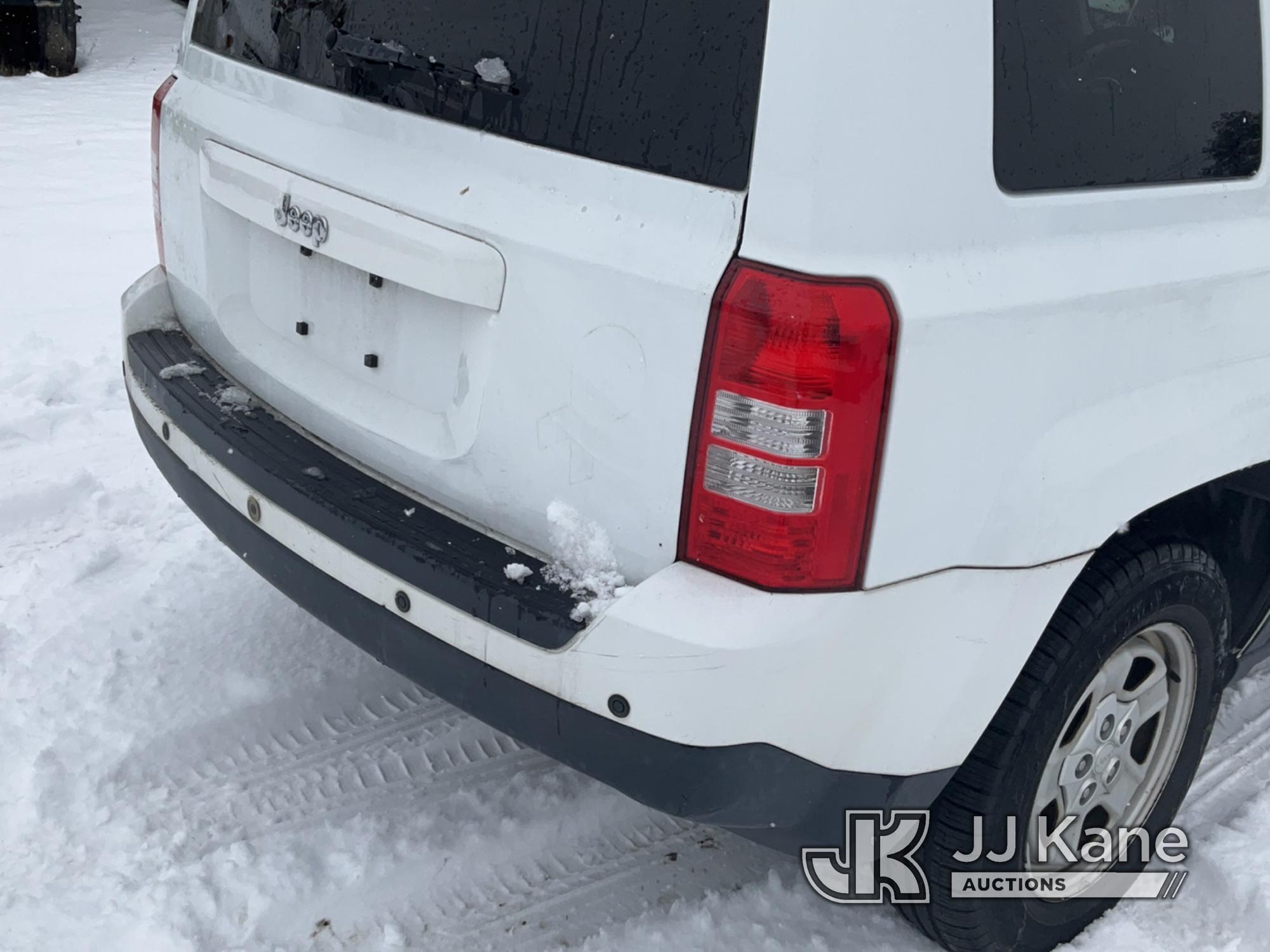 (Bellport, NY) 2015 Jeep Patriot 4x4 4-Door Sport Utility Vehicle Runs & Moves, Engine Light On, Bod