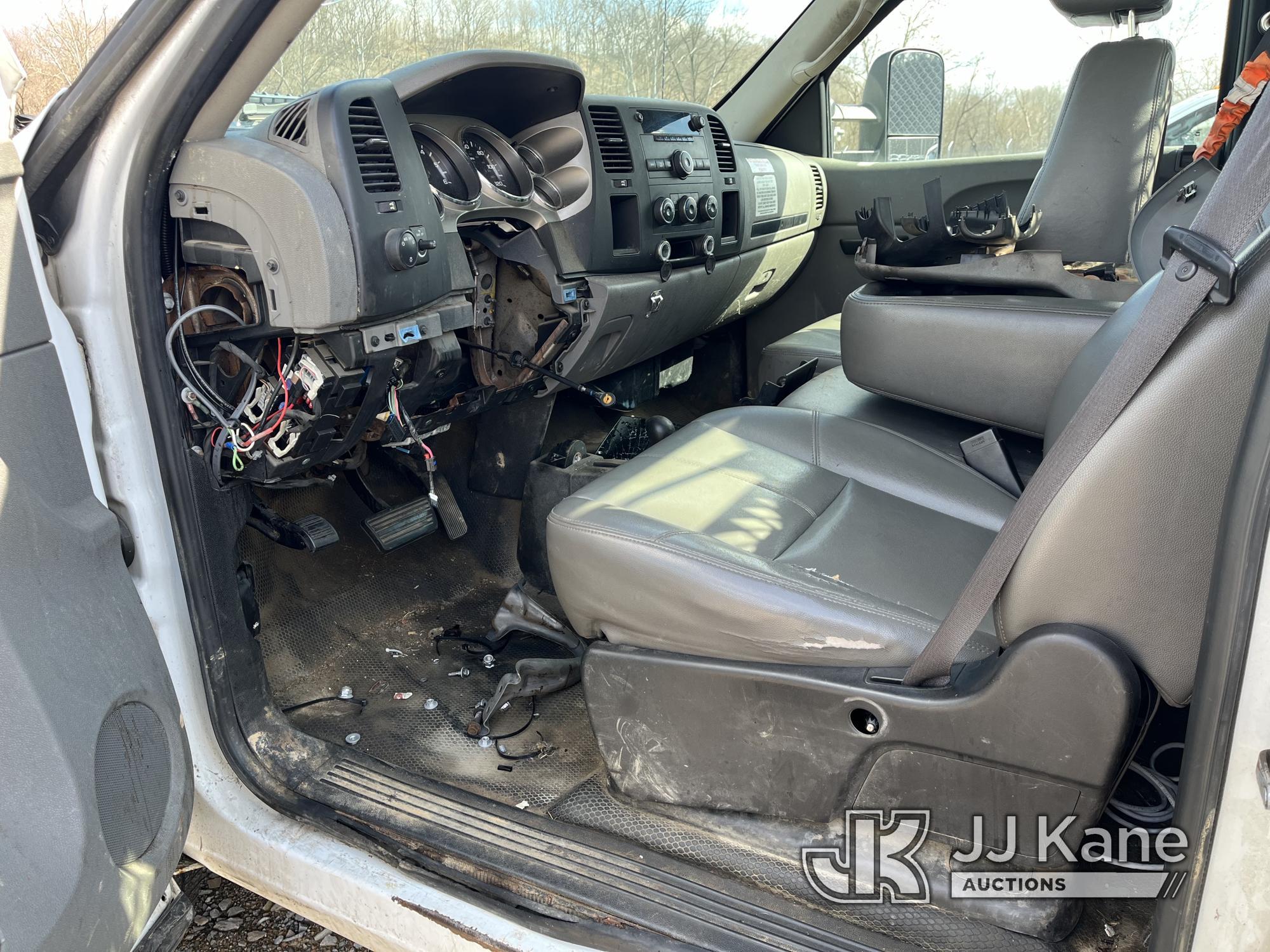 (Smock, PA) 2012 GMC Sierra 3500 4x4 Pickup Truck Not Running, Condition Unknown, Missing Parts, Wre