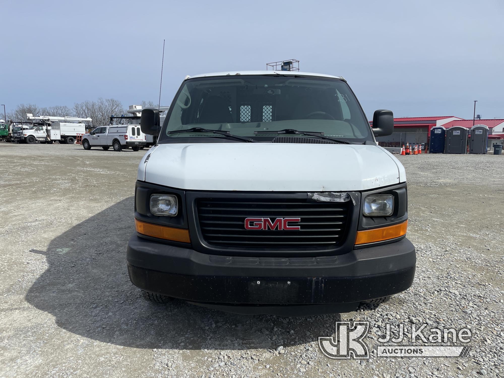 (Shrewsbury, MA) 2010 GMC Savana G2500 Cargo Van Runs & Moves) (Body & Rust Damage