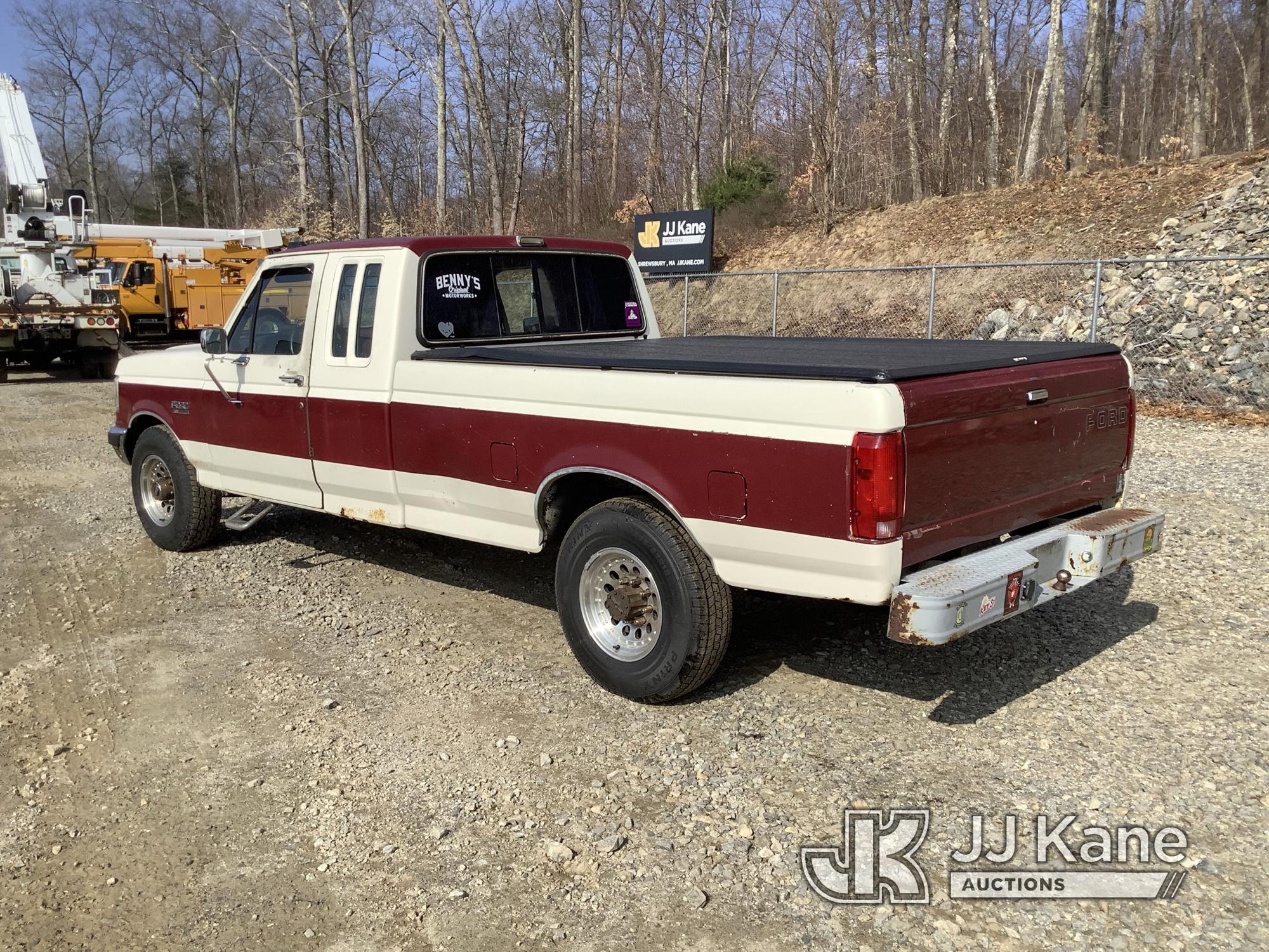 (Shrewsbury, MA) 1988 Ford F250 Extended-Cab Pickup Truck Runs & Moves) (Body & Rust Damage, Parts I