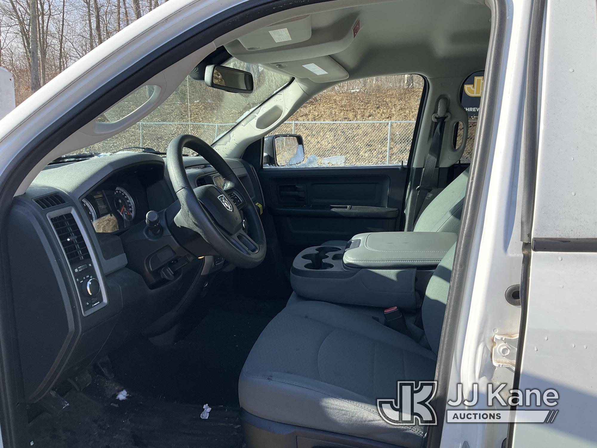 (Shrewsbury, MA) 2015 RAM 1500 4x4 Extended-Cab Pickup Truck Runs & Moves) (Rust Damage