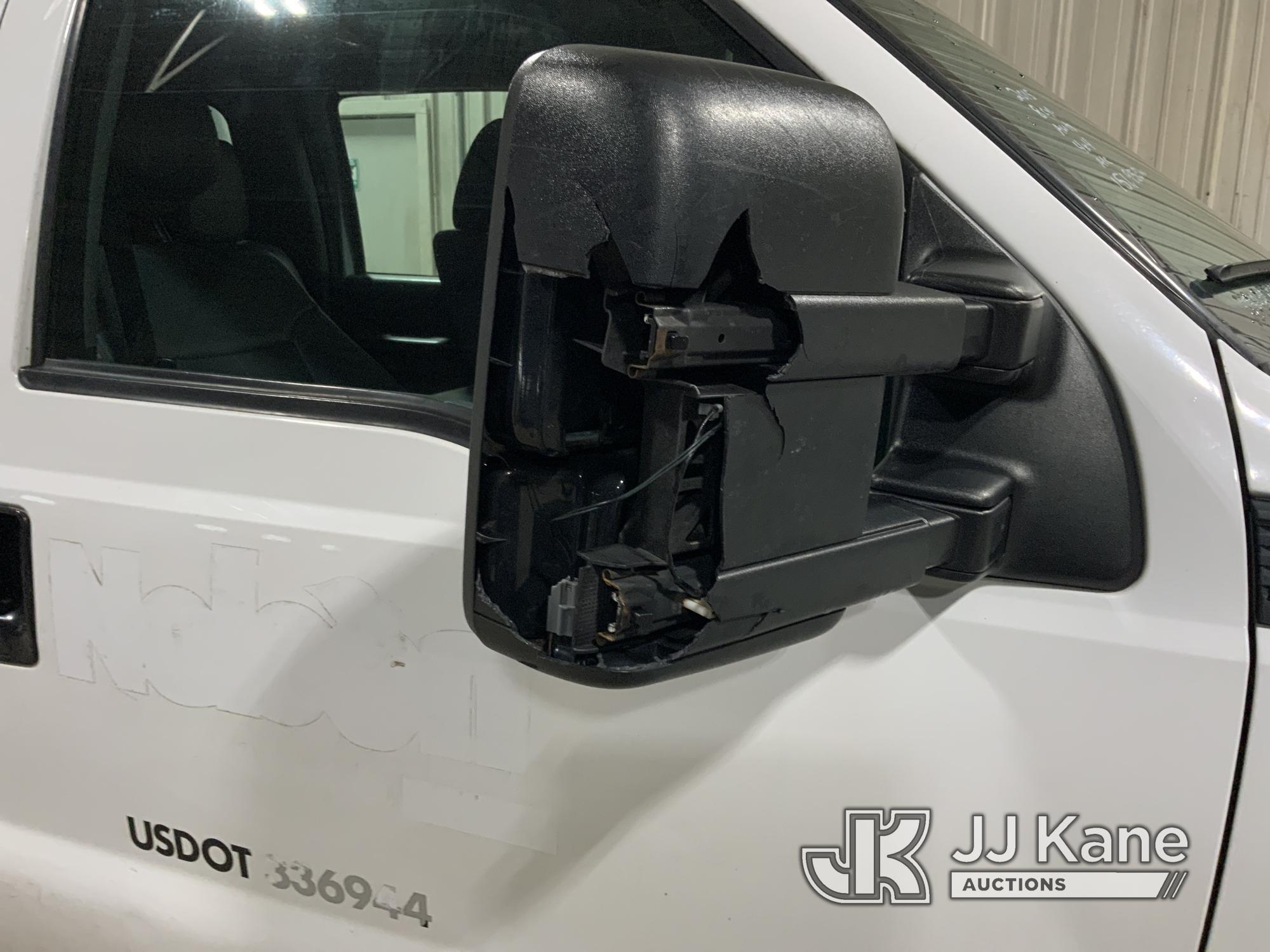 (Fort Wayne, IN) 2015 Ford F250 4x4 Crew-Cab Pickup Truck Runs & Moves) (Check Engine Light On, Body