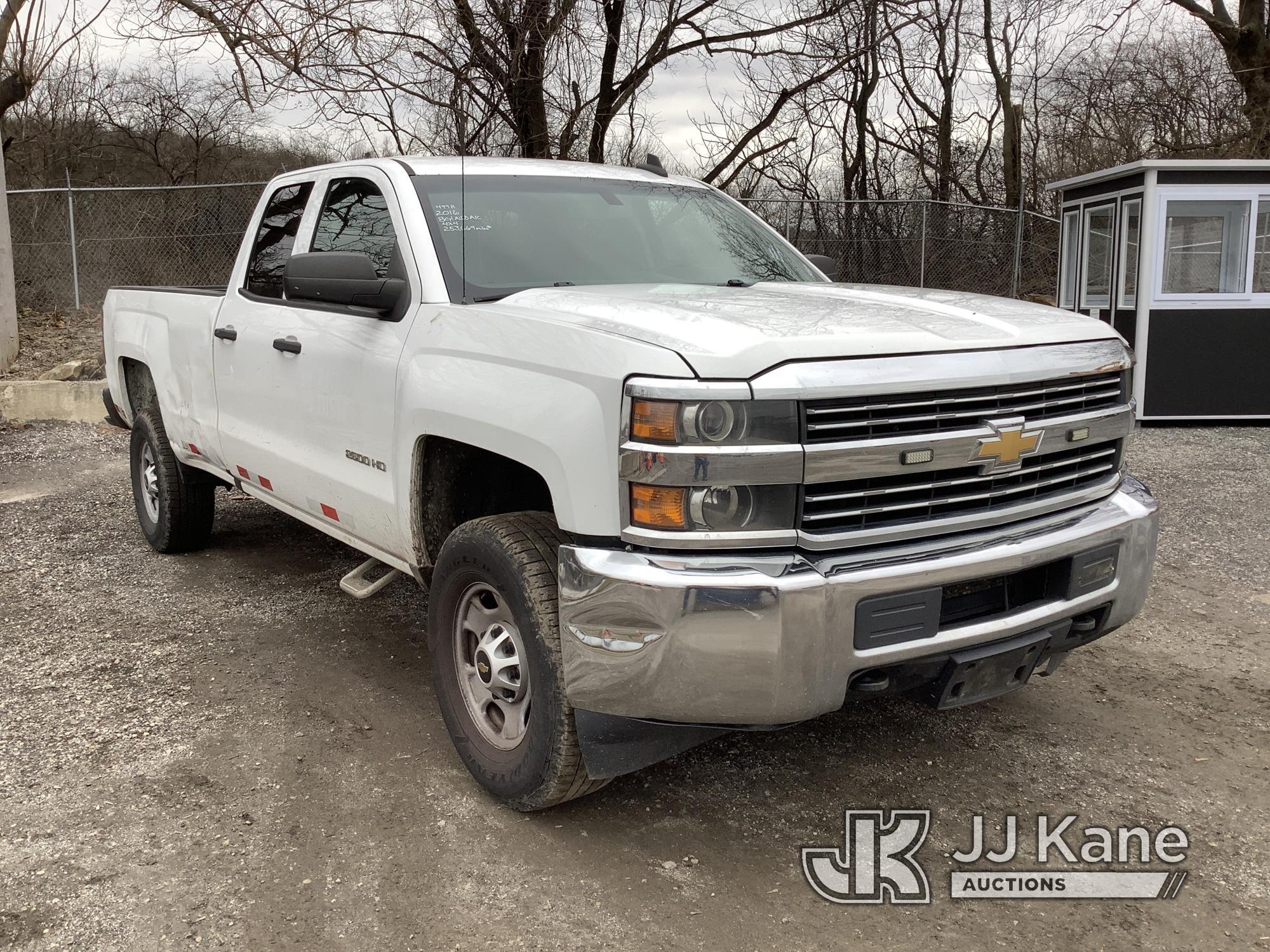 (Plymouth Meeting, PA) 2016 Chevrolet Silverado 2500HD 4x4 Extended-Cab Pickup Truck Runs & Moves, B