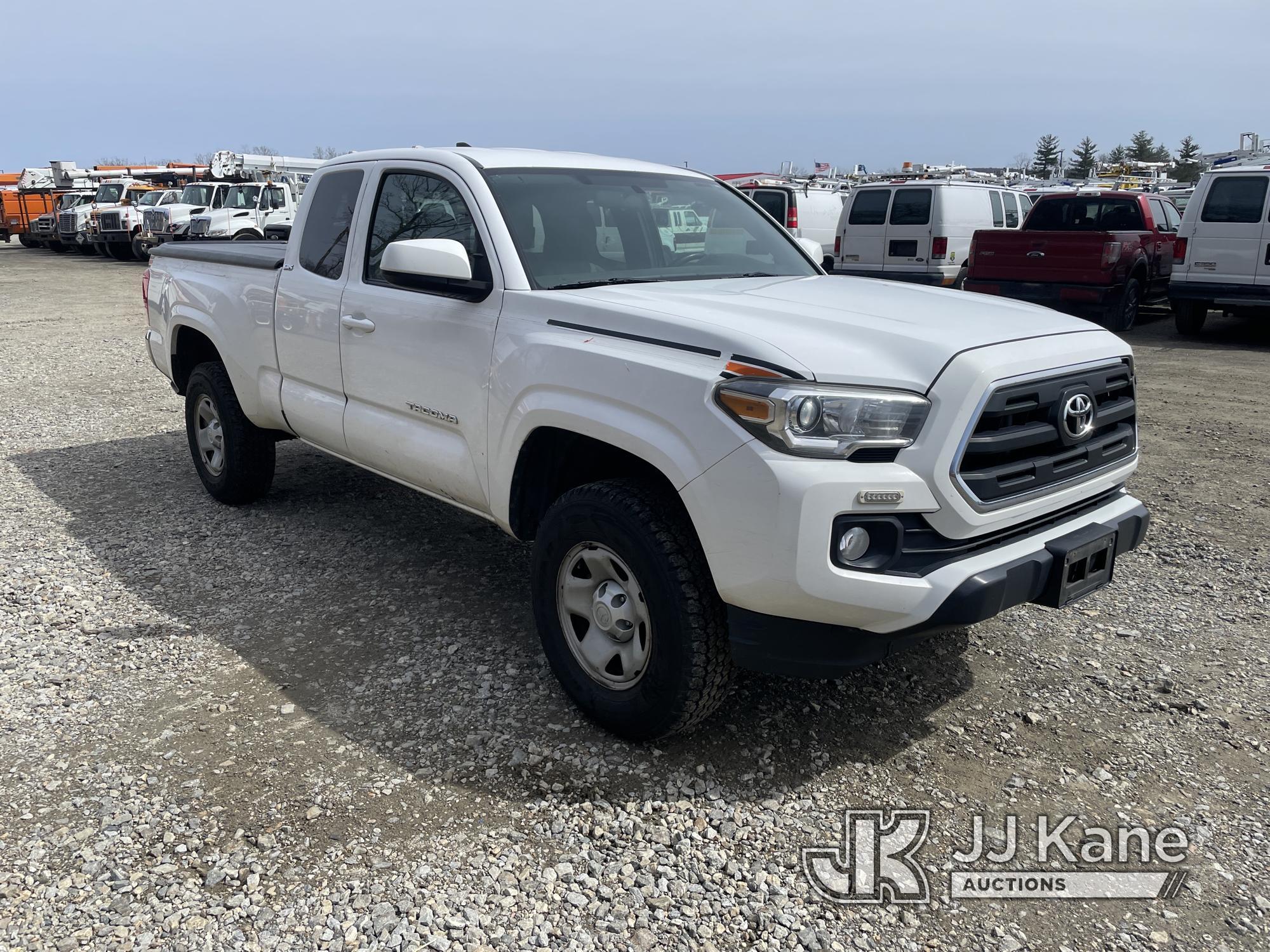 (Shrewsbury, MA) 2016 Toyota Tacoma 4x4 Extended-Cab Pickup Truck Runs & Moves) (Body & Rust Damage,