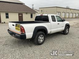 (Fort Wayne, IN) 2015 Toyota Tacoma 4x4 Extended-Cab Pickup Truck Runs & Moves