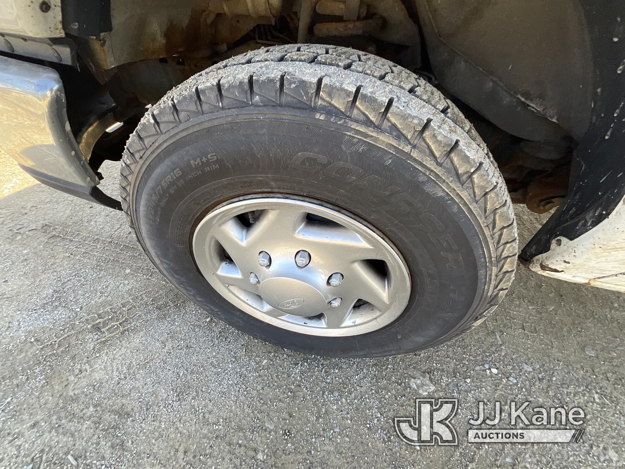 (Munroe Falls, OH) 2012 Ford E350 Cargo Van Runs & Moves) (Rust Damage
