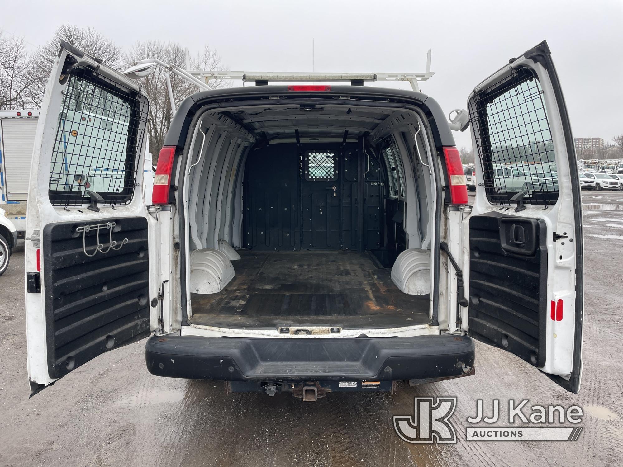 (Plymouth Meeting, PA) 2013 GMC Savana G2500 Cargo Van Runs & Moves, Body & Rust Damage