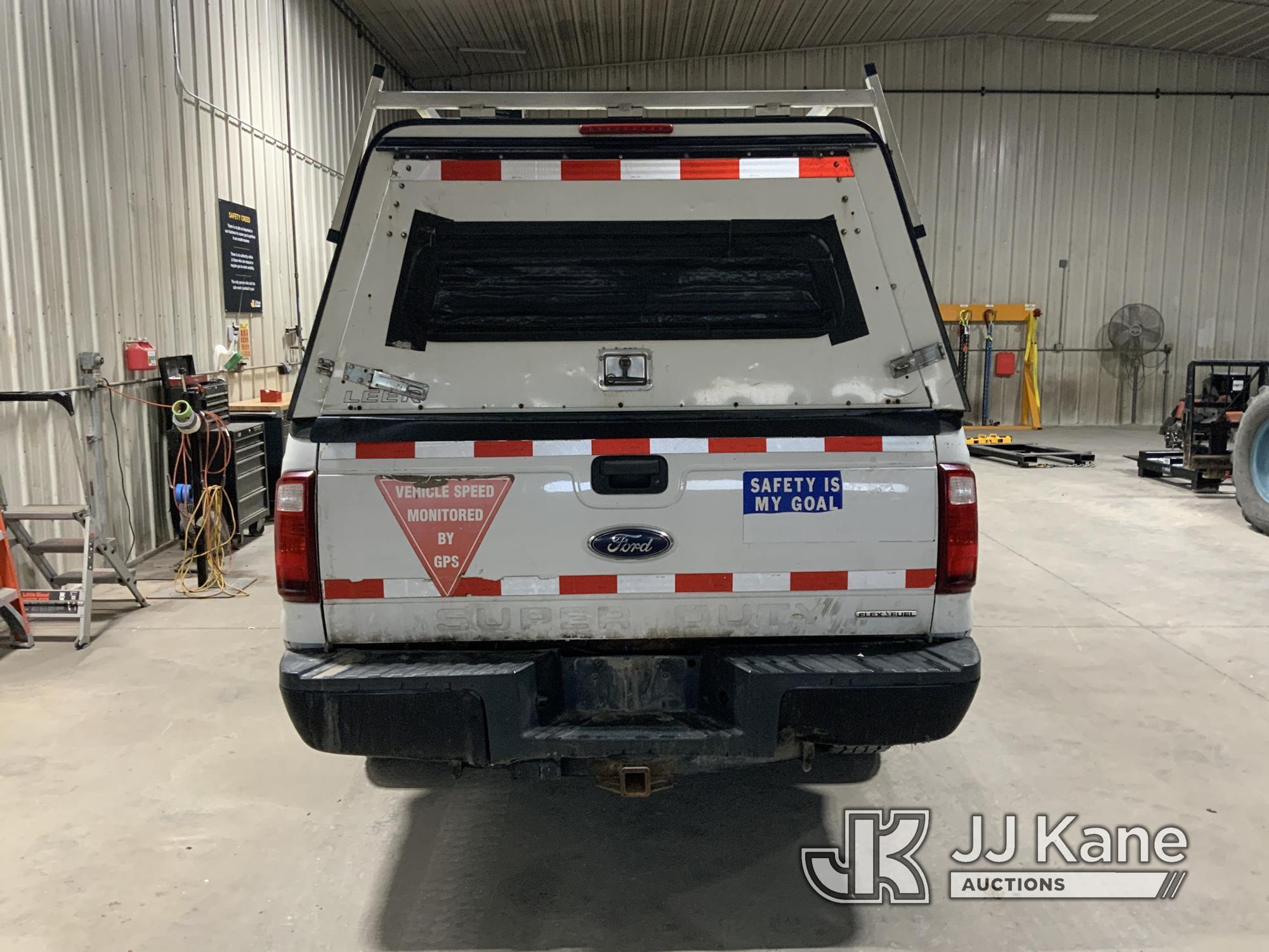 (Fort Wayne, IN) 2015 Ford F250 4x4 Crew-Cab Pickup Truck Runs & Moves) (Check Engine Light On, Body