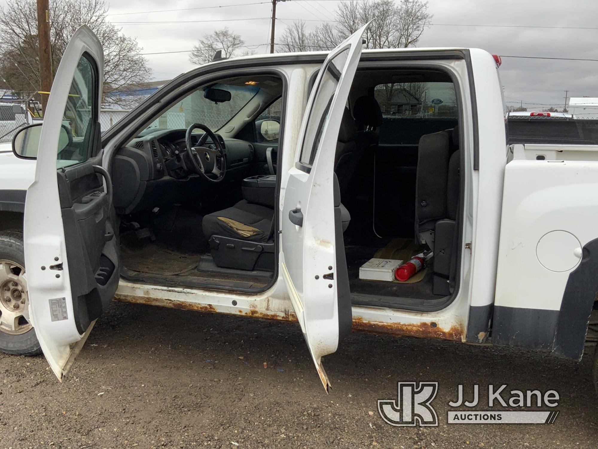 (Charlotte, MI) 2010 Chevrolet Silverado 1500 4x4 Crew-Cab Pickup Truck Runs, Moves, Rust, Body Dama