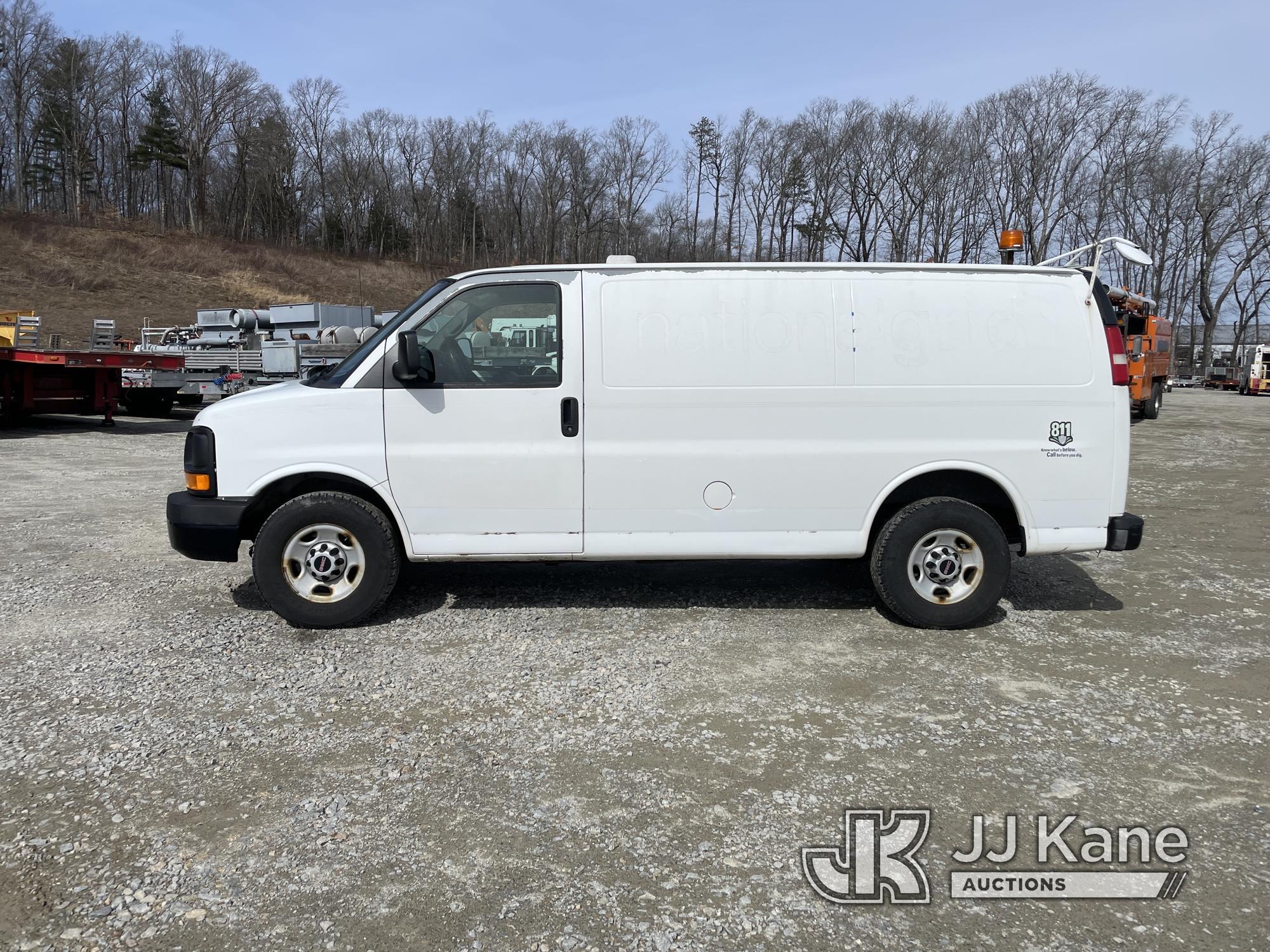 (Shrewsbury, MA) 2010 GMC Savana G2500 Cargo Van Runs & Moves) (Body & Rust Damage