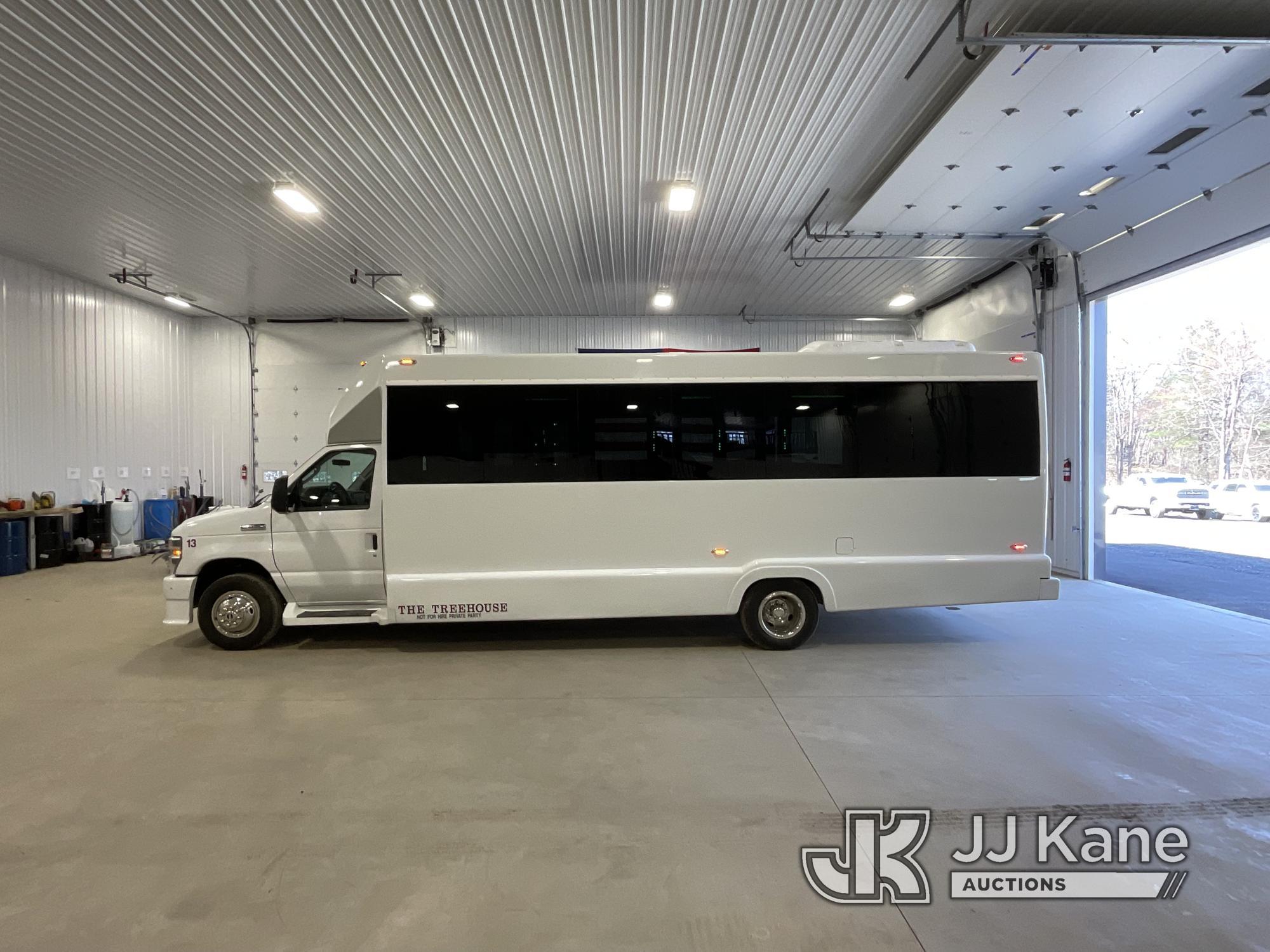 (Kingston, NY) 2014 Ford E450 Tiffany Coach Bus, (Rated As A Van, Non CDL) Runs & Moves) (Check Engi