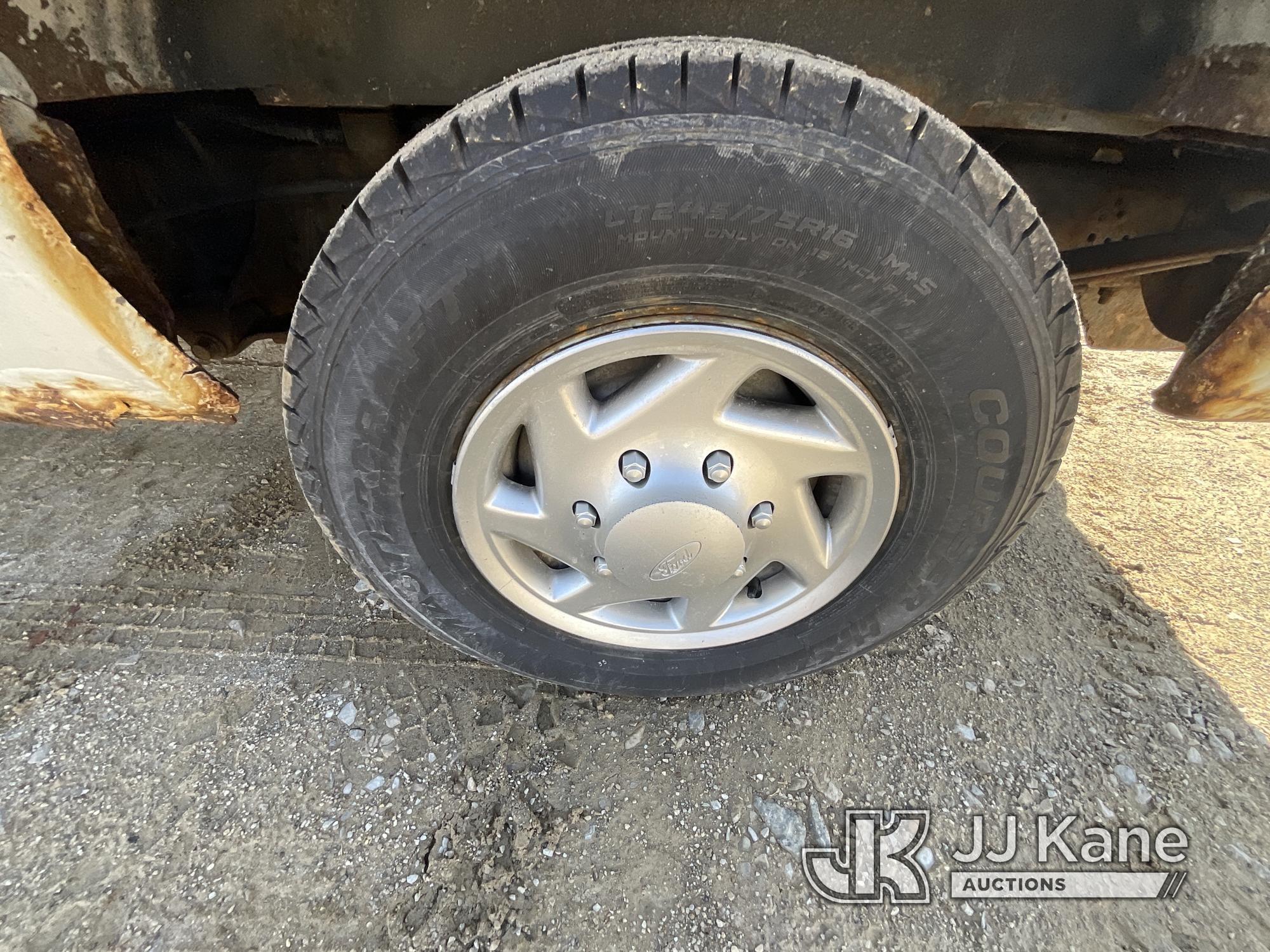 (Munroe Falls, OH) 2012 Ford E350 Cargo Van Runs & Moves) (Rust Damage