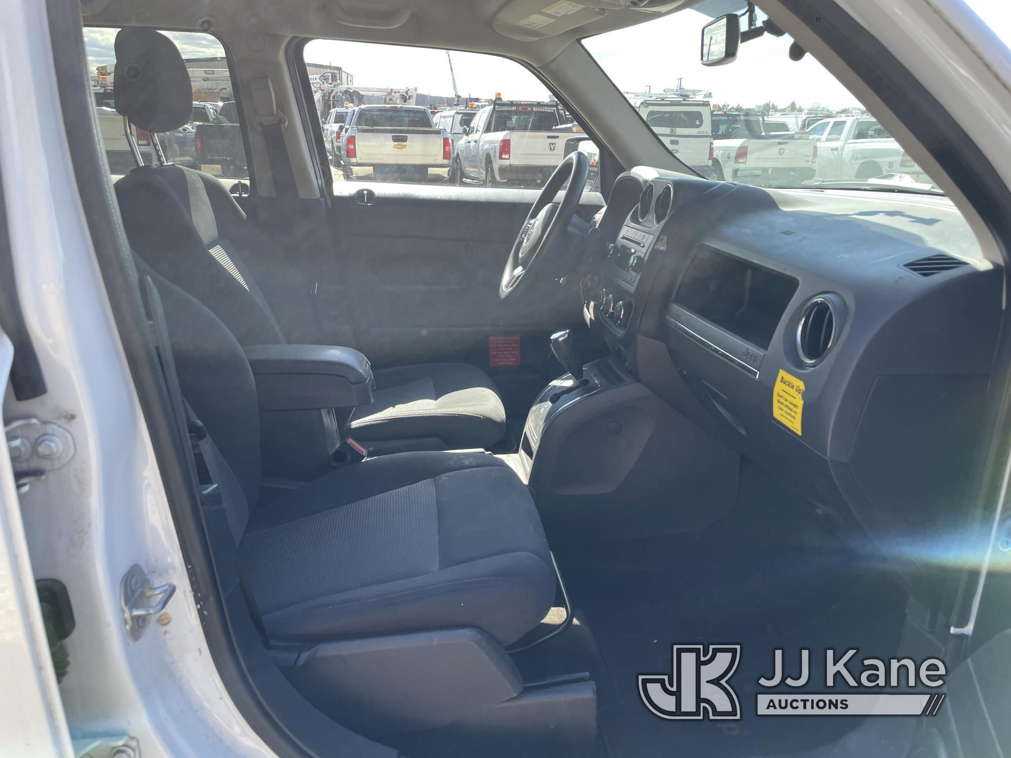 (Shrewsbury, MA) 2015 Jeep Patriot 4x4 4-Door Sport Utility Vehicle Runs & Moves) (Check Engine Ligh