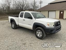 (Fort Wayne, IN) 2015 Toyota Tacoma 4x4 Extended-Cab Pickup Truck Runs & Moves