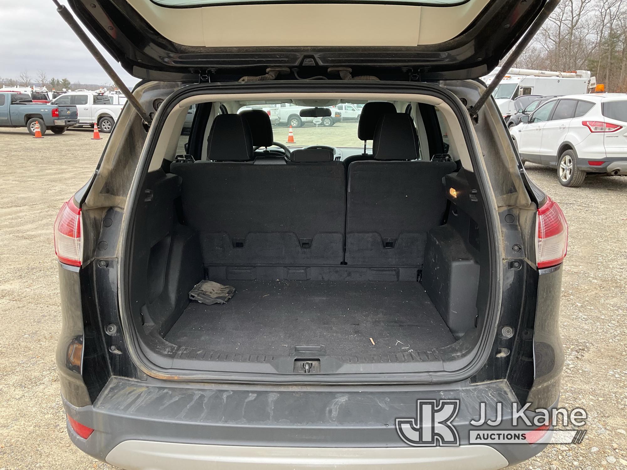 (Shrewsbury, MA) 2013 Ford Escape 4x4 4-Door Sport Utility Vehicle Runs & Moves) (Rust Damage