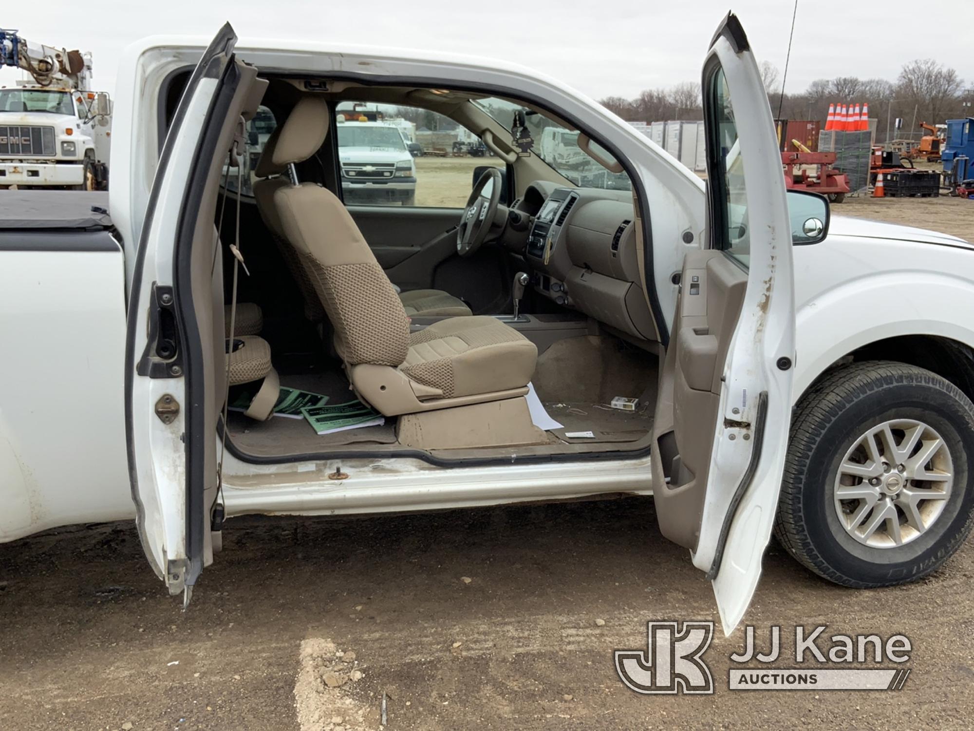 (Charlotte, MI) 2016 Nissan Frontier 4x4 Extended-Cab Pickup Truck Runs, Moves, Body Damage, Jump To