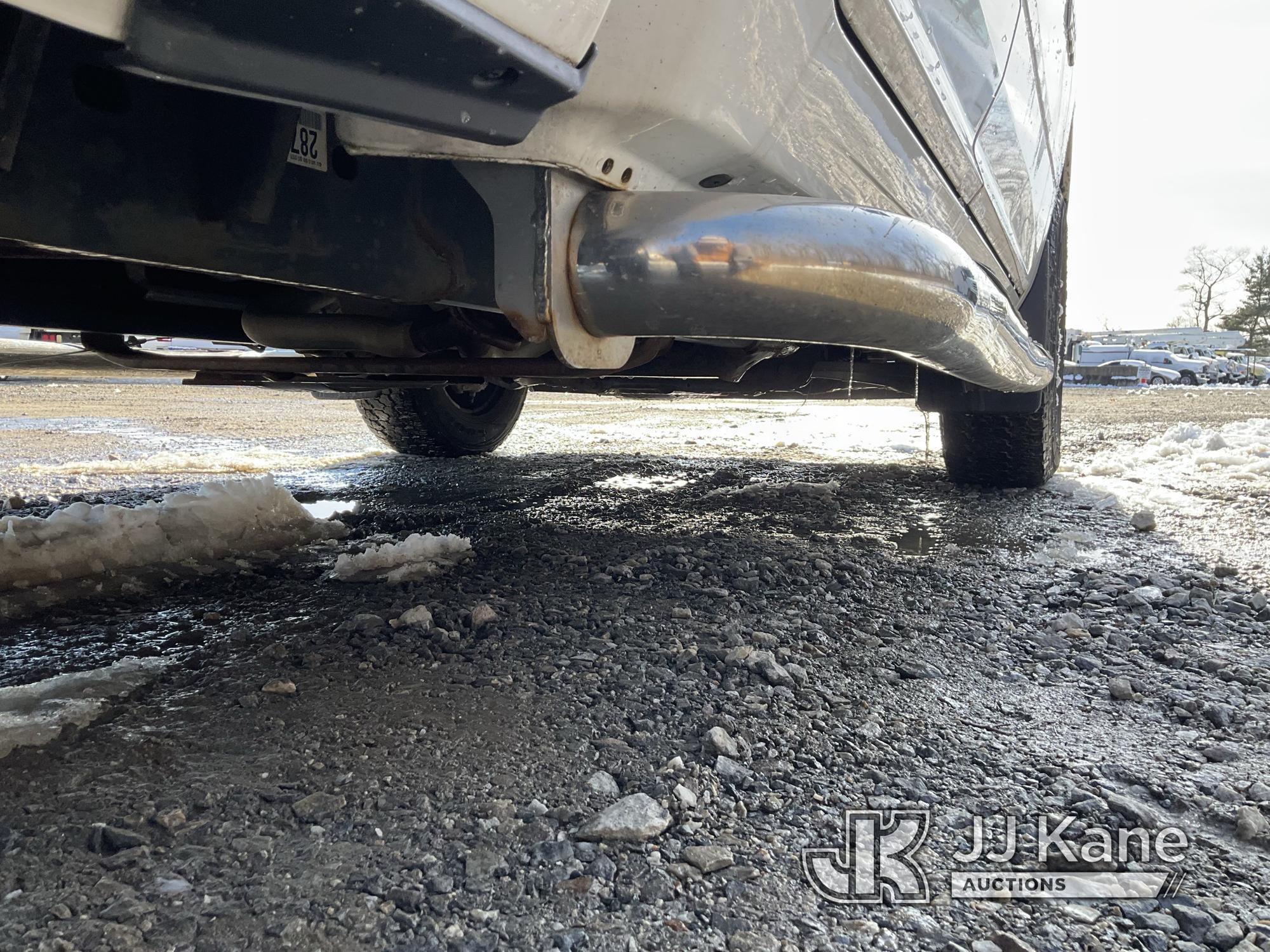 (Shrewsbury, MA) 2015 RAM 1500 4x4 Extended-Cab Pickup Truck Runs & Moves) (Rust Damage