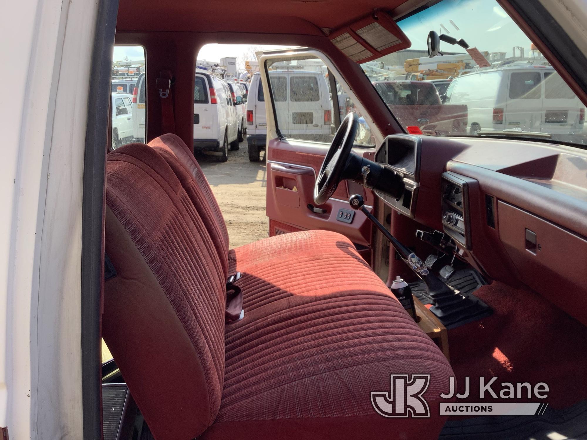 (Shrewsbury, MA) 1988 Ford F250 Extended-Cab Pickup Truck Runs & Moves) (Body & Rust Damage, Parts I