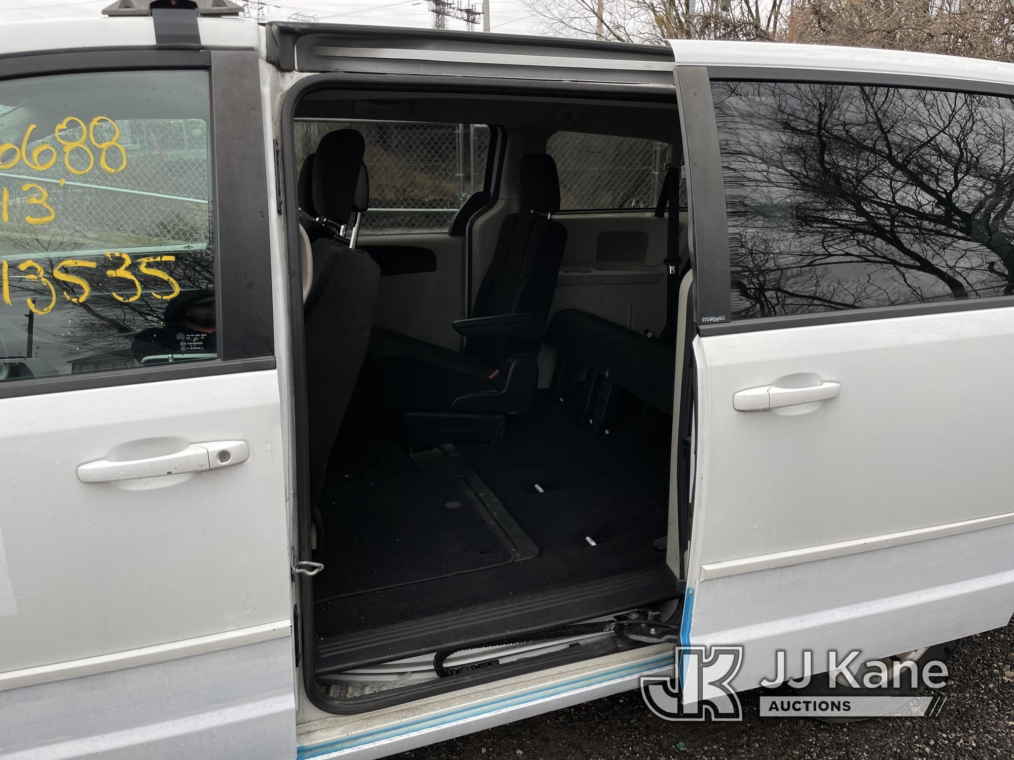 (Plymouth Meeting, PA) 2013 Dodge Grand Caravan SE Mini Passenger Van Runs & Moves, Check Engine Lig