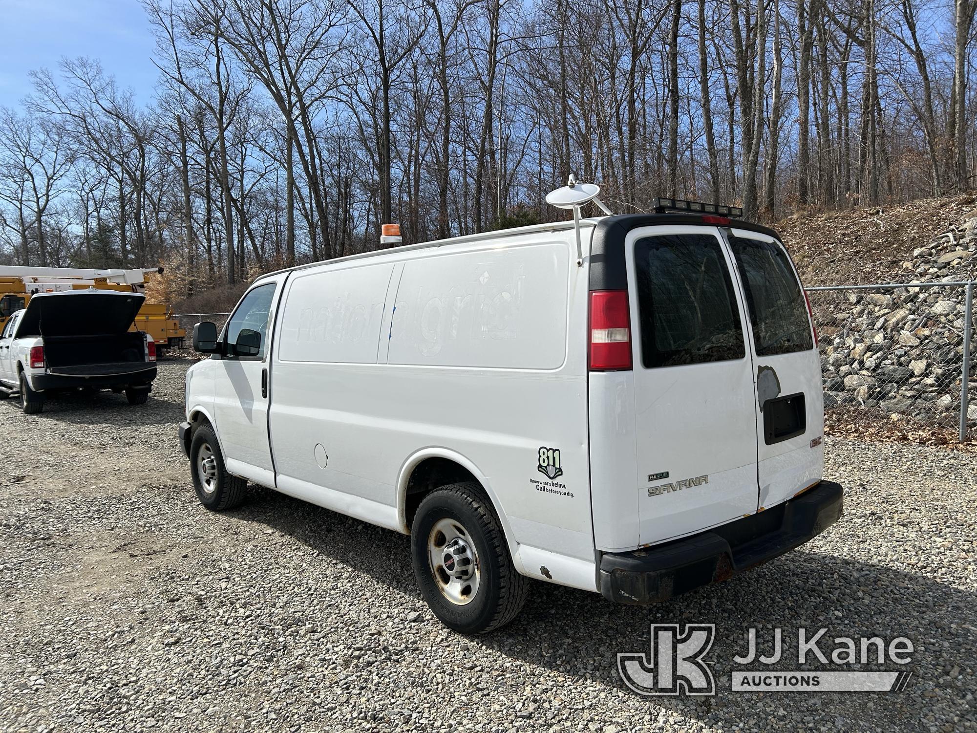 (Shrewsbury, MA) 2010 GMC Savana G2500 Cargo Van Runs & Moves) (Body & Rust Damage