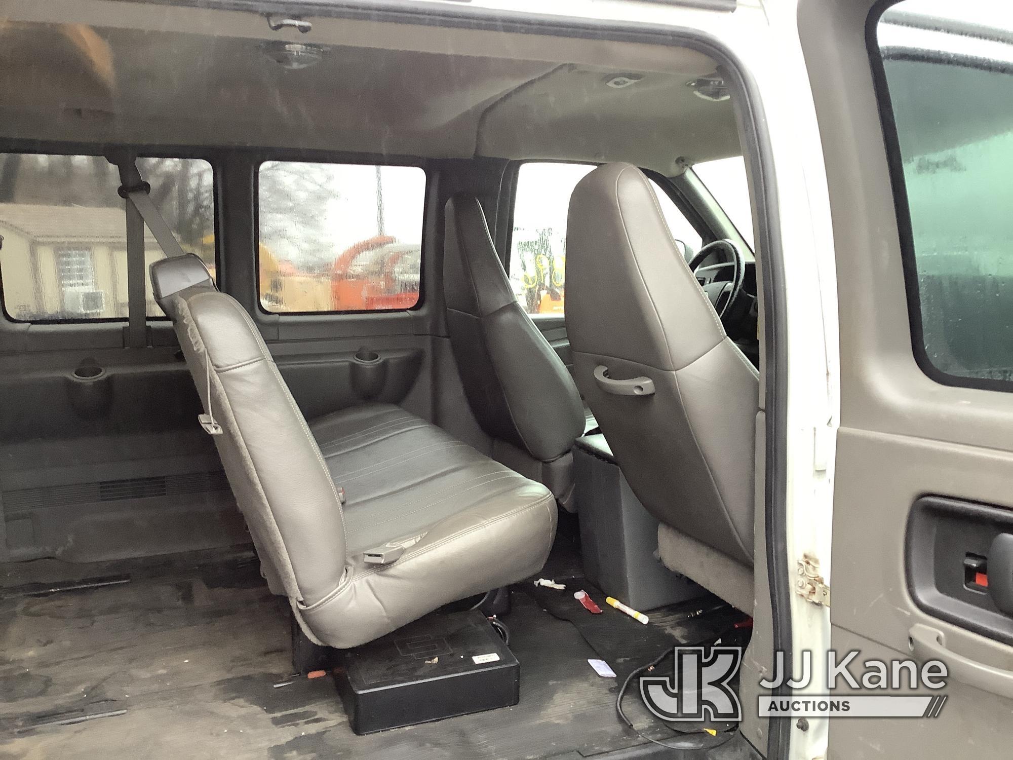 (Plymouth Meeting, PA) 2009 GMC Savana G3500 Passenger/Cargo Van Runs & Moves, Body & Rust Damage