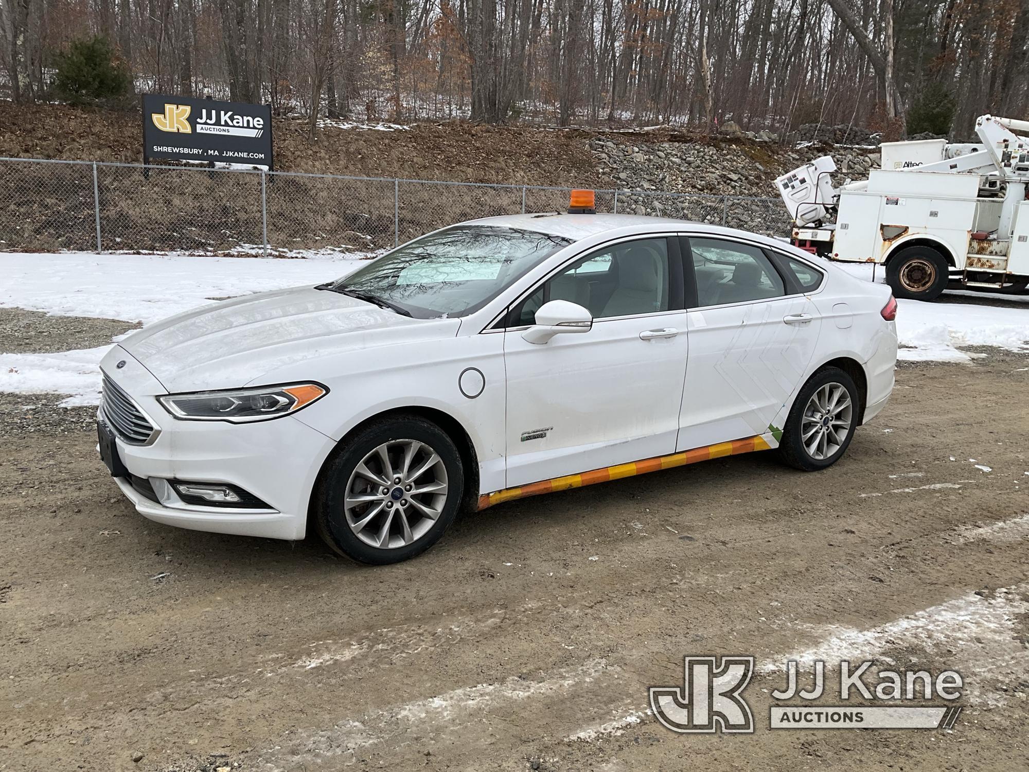 (Shrewsbury, MA) 2017 Ford Fusion Energi Hybrid 4-Door Sedan Runs & Moves) (Rust Damage