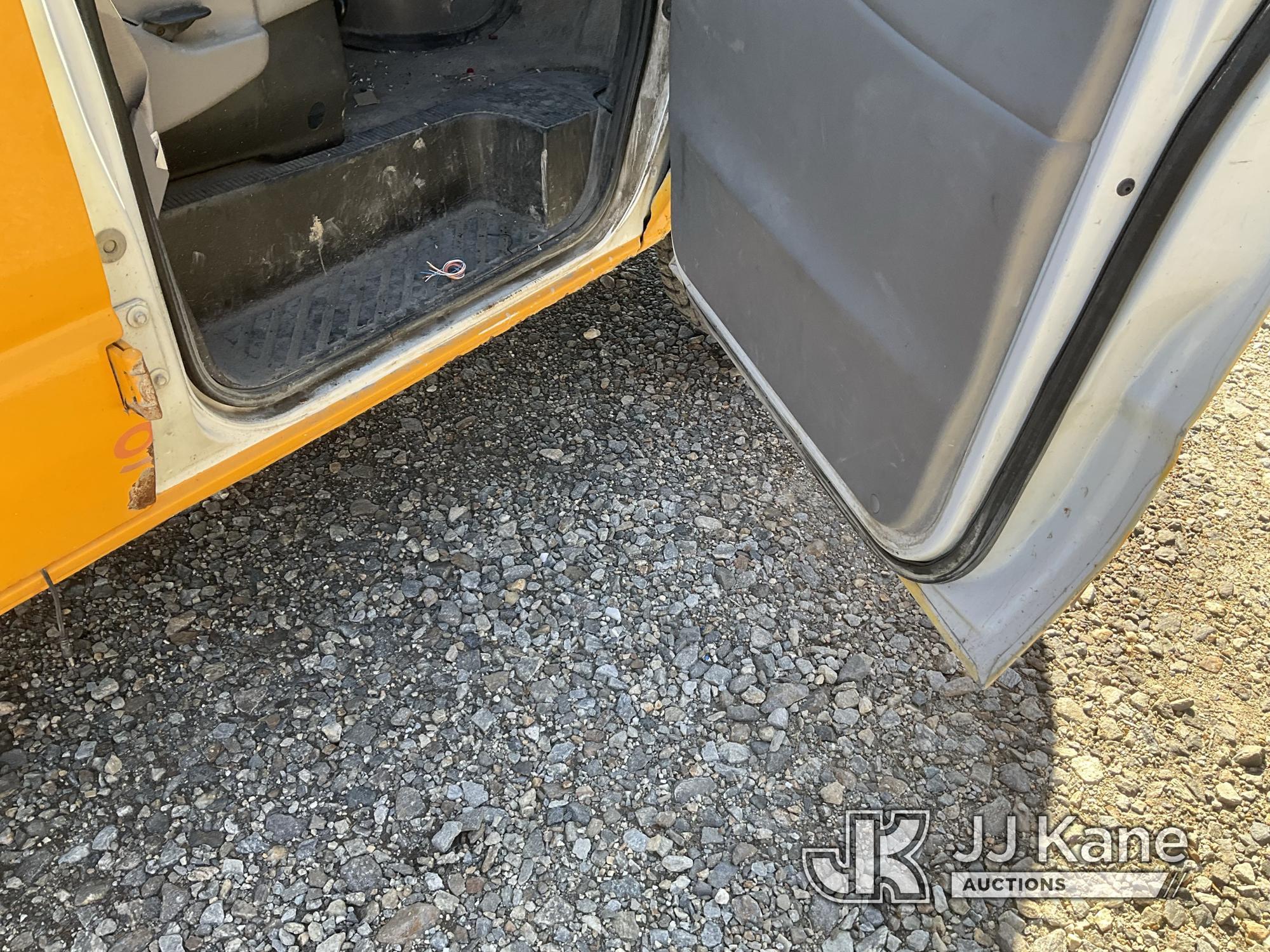 (Shrewsbury, MA) 2002 Ford E250 Cargo Van Runs & Moves) (Rust Damage, Worn Drivers Side Door Handle