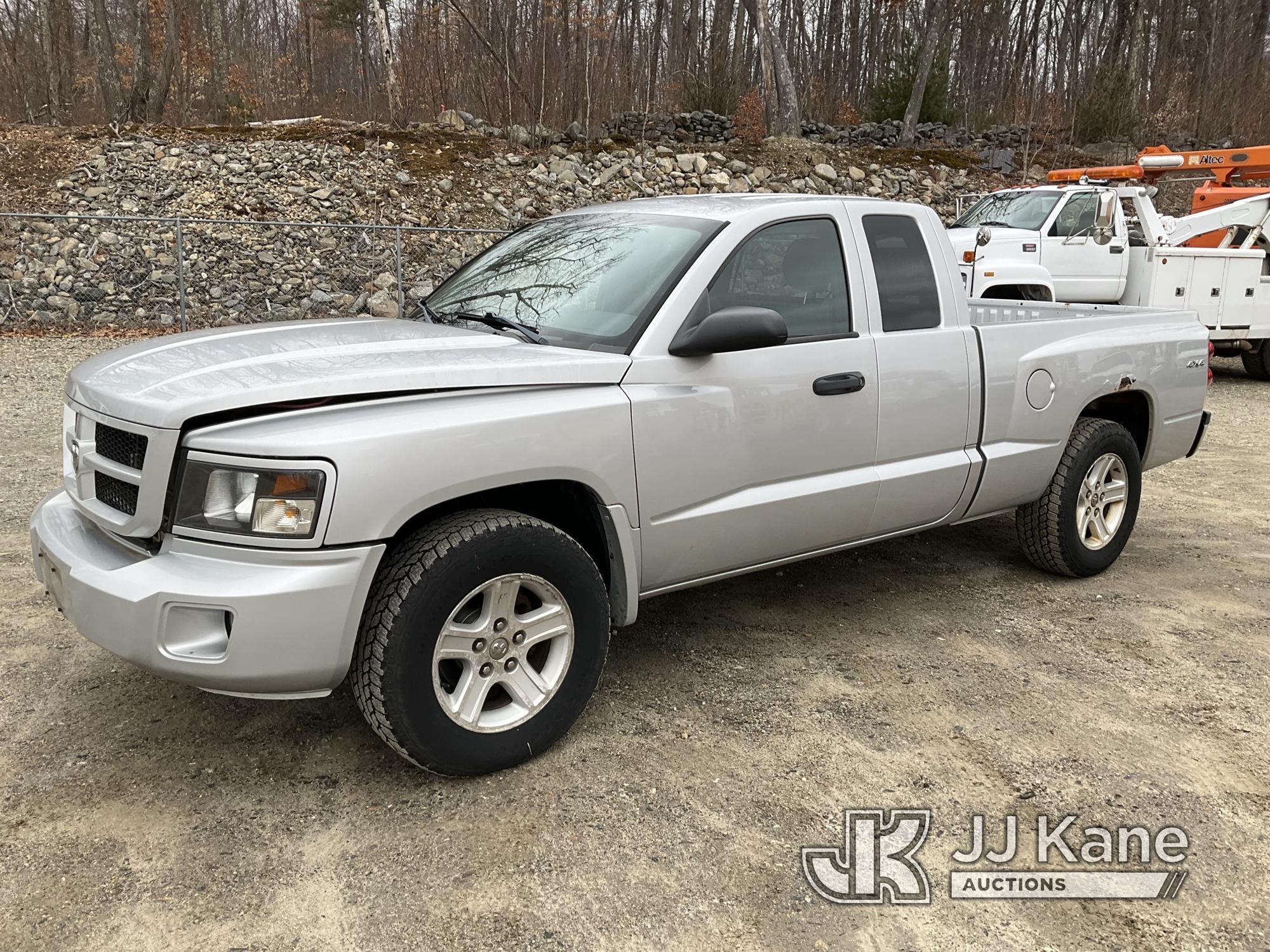 (Shrewsbury, MA) 2011 Dodge Dakota 4x4 Extended-Cab Pickup Truck Runs & Moves) (Bad Battery, Rust Da