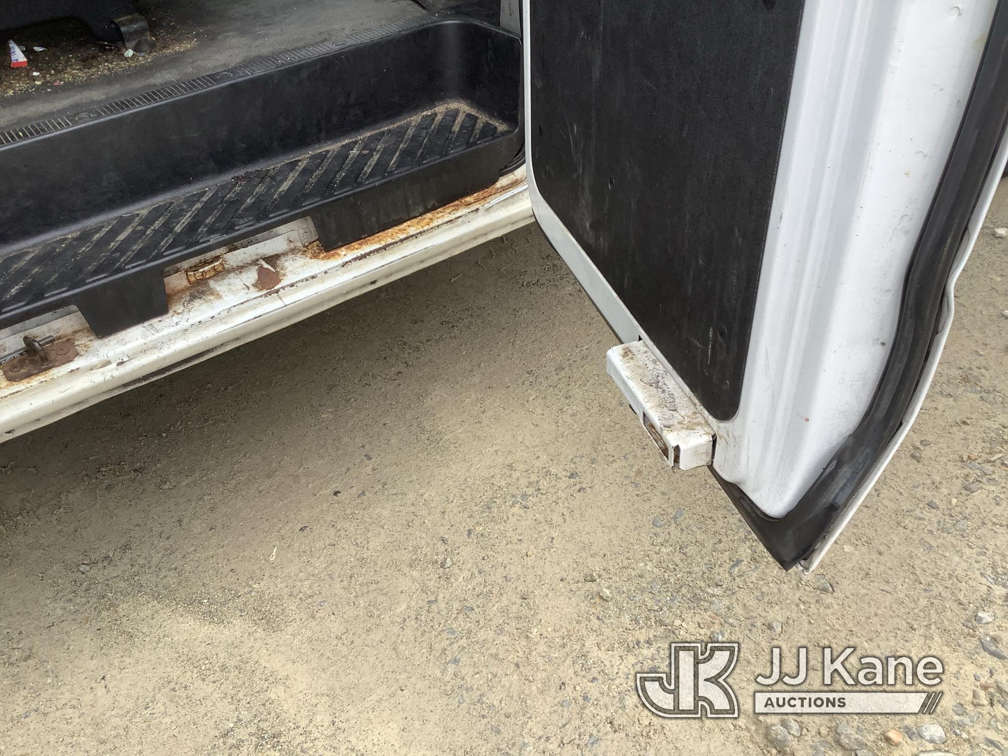 (Shrewsbury, MA) 2007 Ford E350 Passenger Van Runs & Moves) (Rust Damage