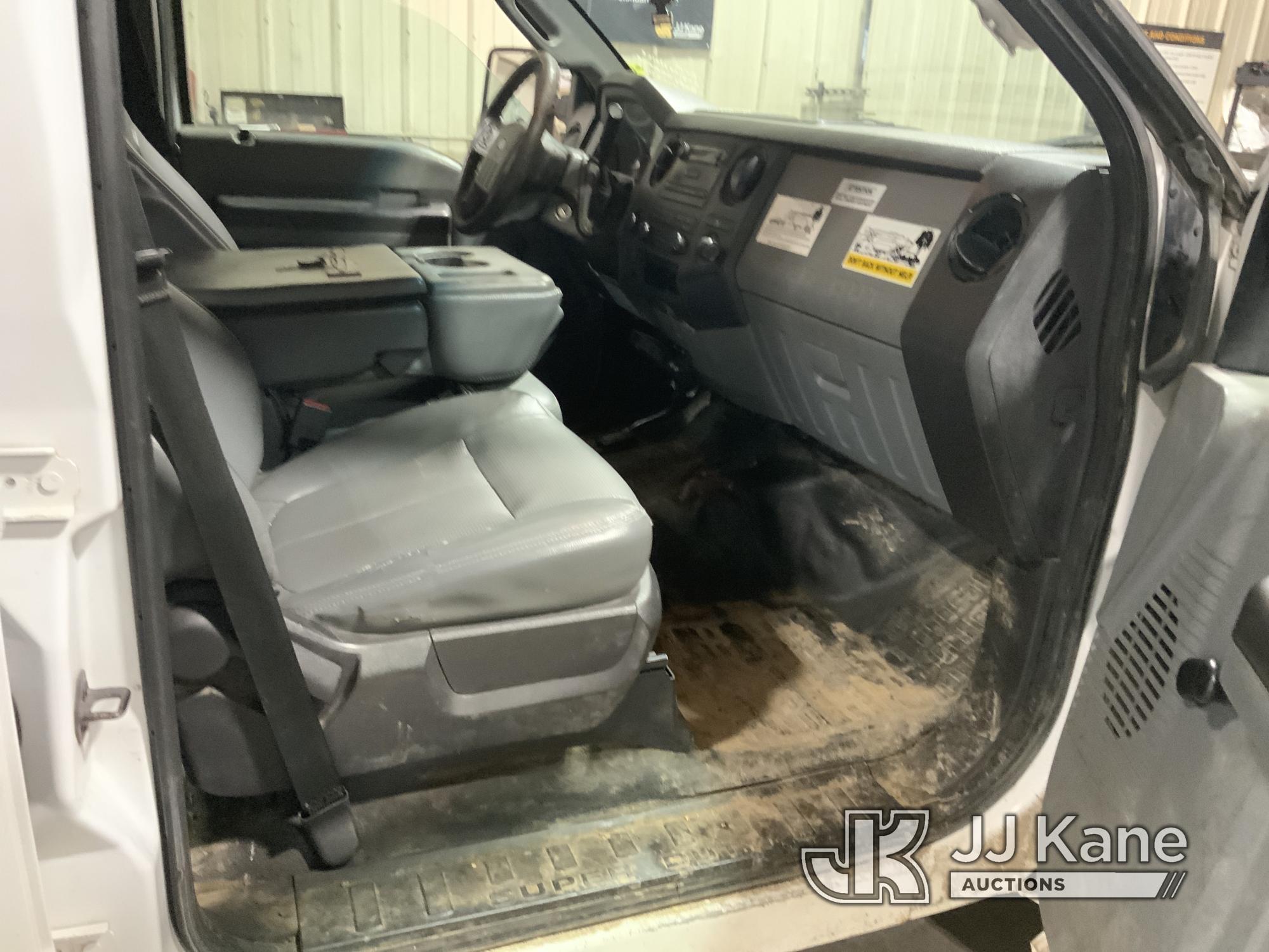 (Fort Wayne, IN) 2014 Ford F250 4x4 Crew-Cab Pickup Truck Runs & Moves) (Engine Noise, Body Damage,