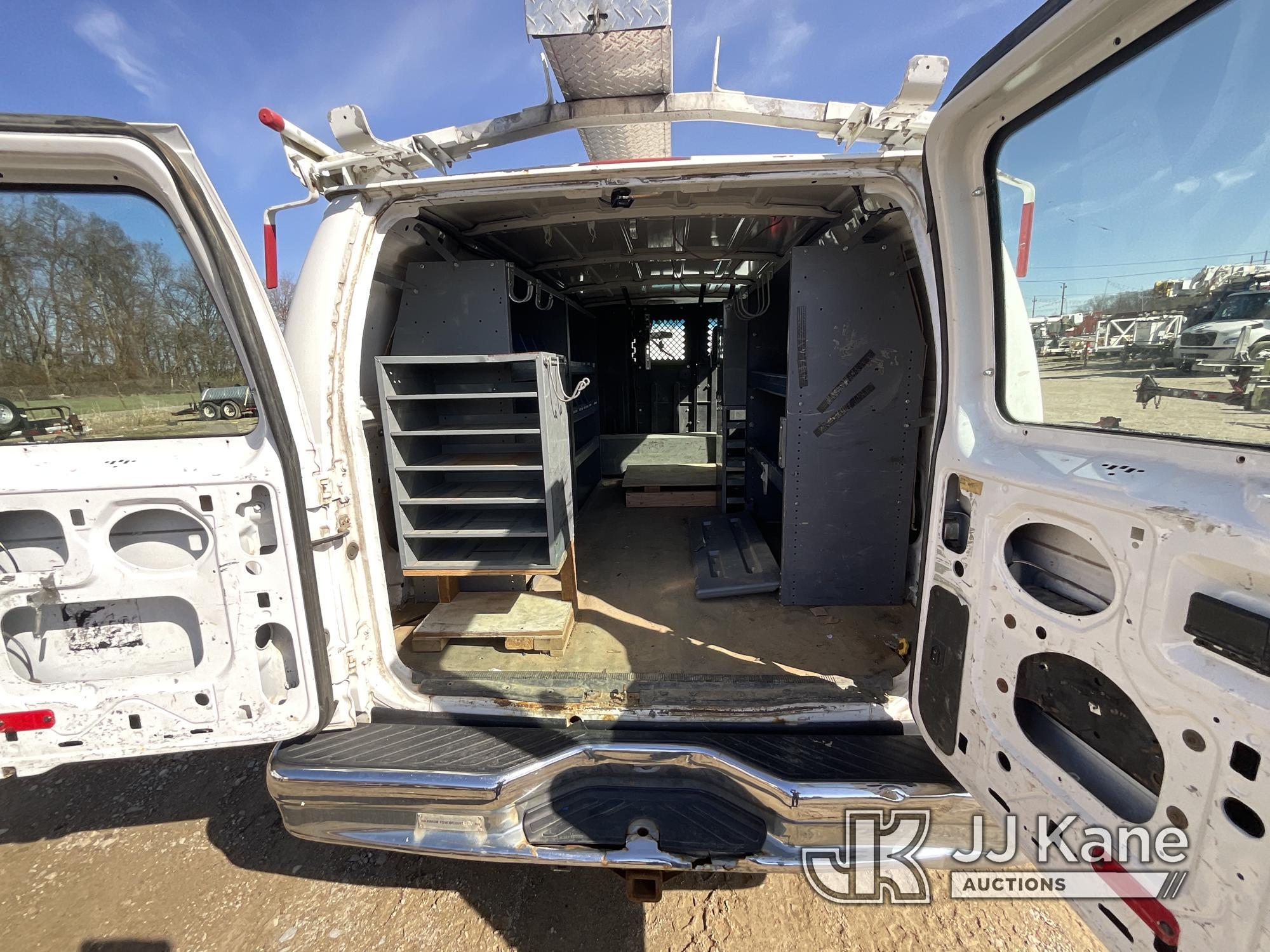 (Munroe Falls, OH) 2012 Ford E350 Cargo Van Runs & Moves) (Rust Damage