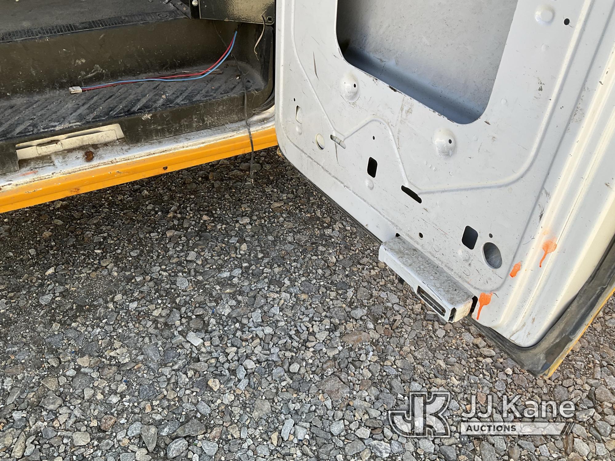 (Shrewsbury, MA) 2002 Ford E250 Cargo Van Runs & Moves) (Rust Damage, Worn Drivers Side Door Handle