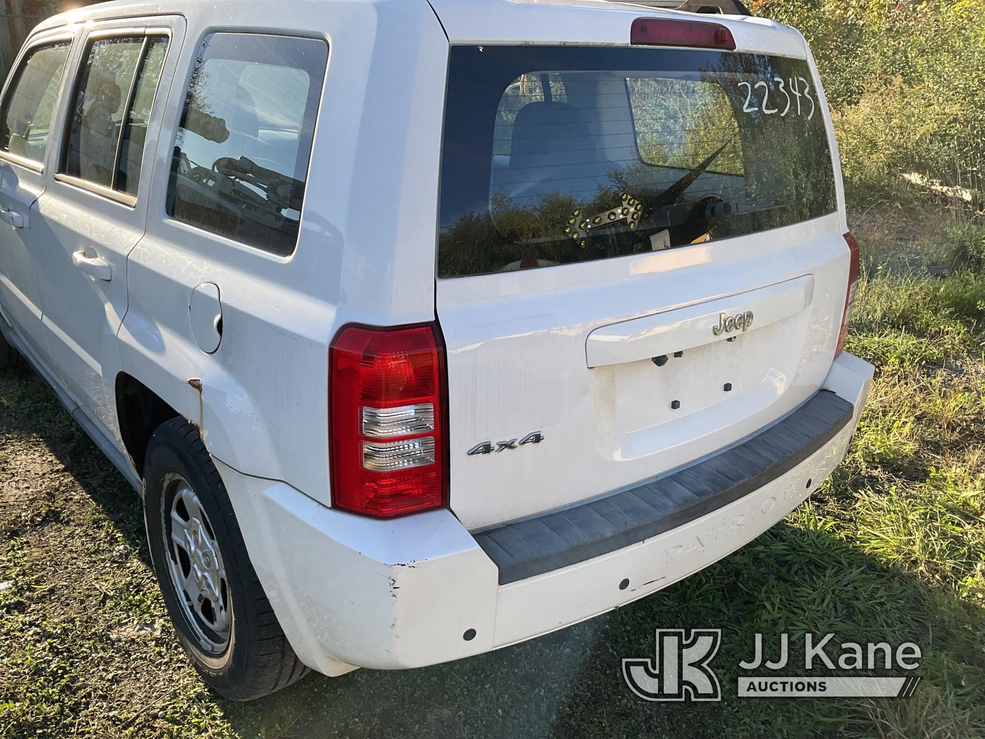 (Bellport, NY) 2010 Jeep Patriot 4x4 4-Door Sport Utility Vehicle Runs & Moves, Engine Light On, Bod