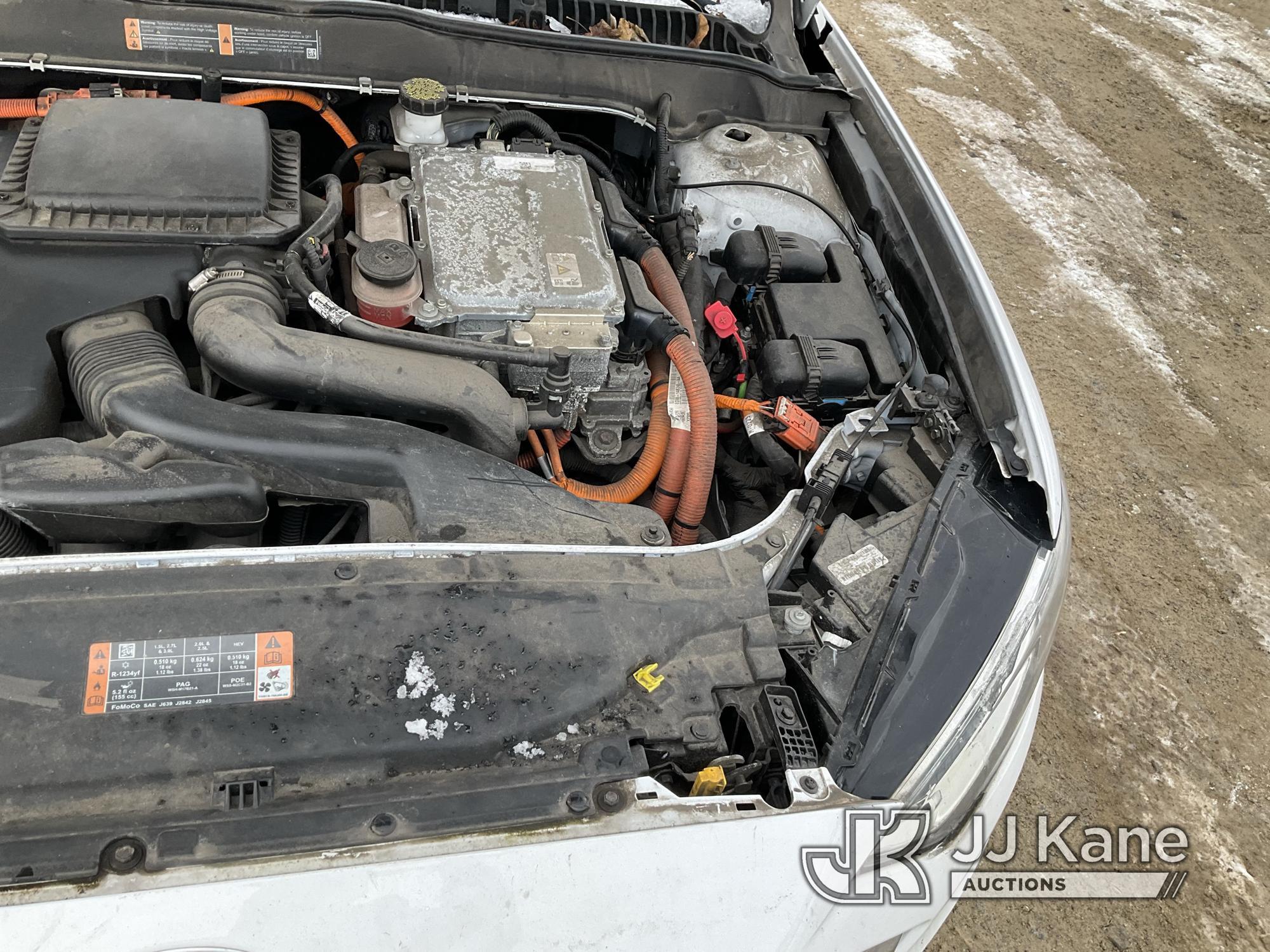 (Shrewsbury, MA) 2017 Ford Fusion Energi Hybrid 4-Door Sedan Runs & Moves) (Rust Damage