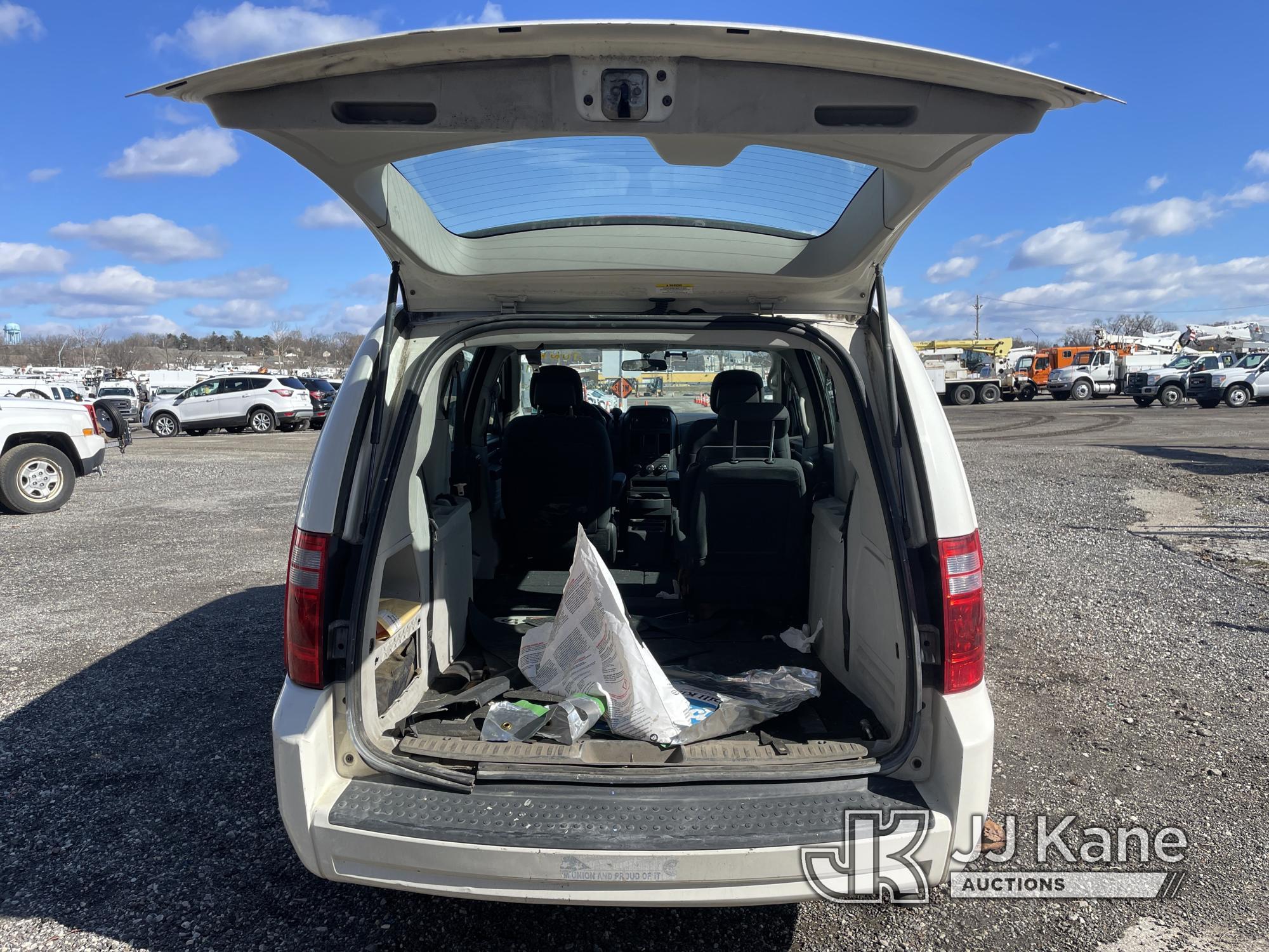 (Plymouth Meeting, PA) 2010 Dodge Grand Caravan Mini Passenger Van Runs & Moves, Engine Light On, Bo