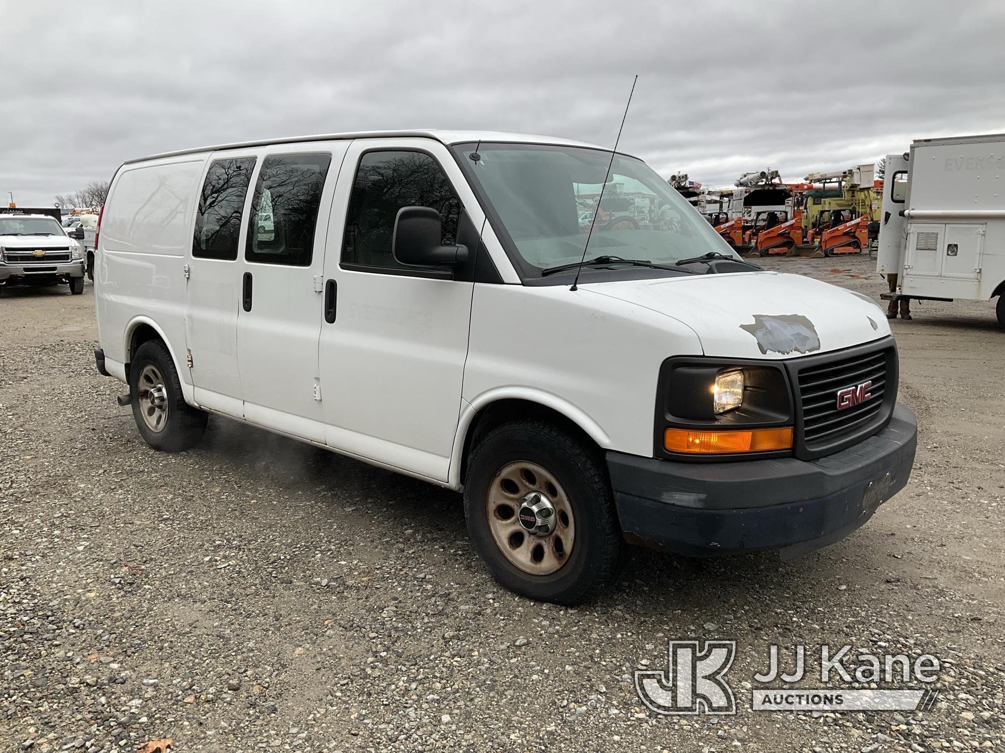 (Shrewsbury, MA) 2010 GMC Savana G1500 AWD Cargo Van Runs & Moves) (Rust Damage