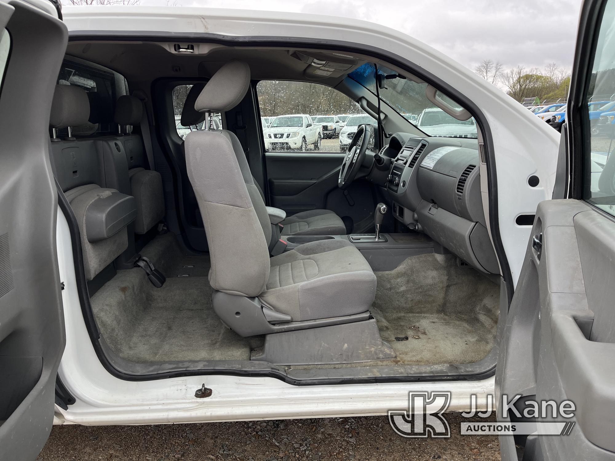 (Smock, PA) 2016 Nissan Frontier Extended-Cab Pickup Truck Runs & Moves, Rust & Paint Damage