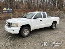 (Shrewsbury, MA) 2011 Dodge Dakota 4x4 Extended-Cab Pickup Truck Runs & Moves) (Rust Damage, Worn In