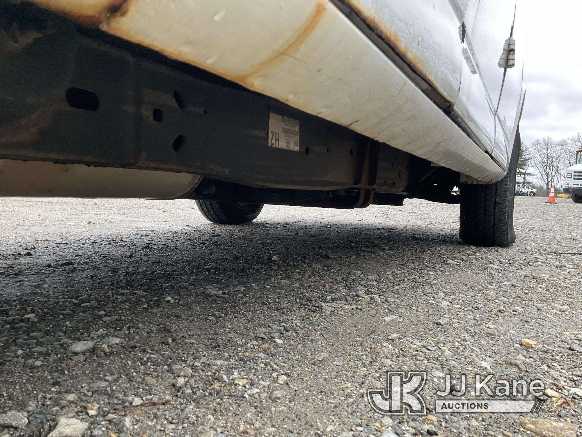 (Shrewsbury, MA) 2010 GMC Savana G1500 AWD Cargo Van Runs & Moves) (Rust Damage