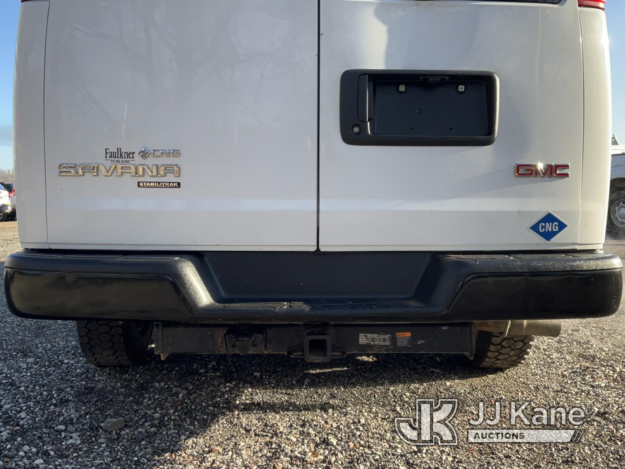 (Plymouth Meeting, PA) 2014 GMC Savana G3500 Cargo Van CNG Only) (Runs & Moves, Body & Rust Damage