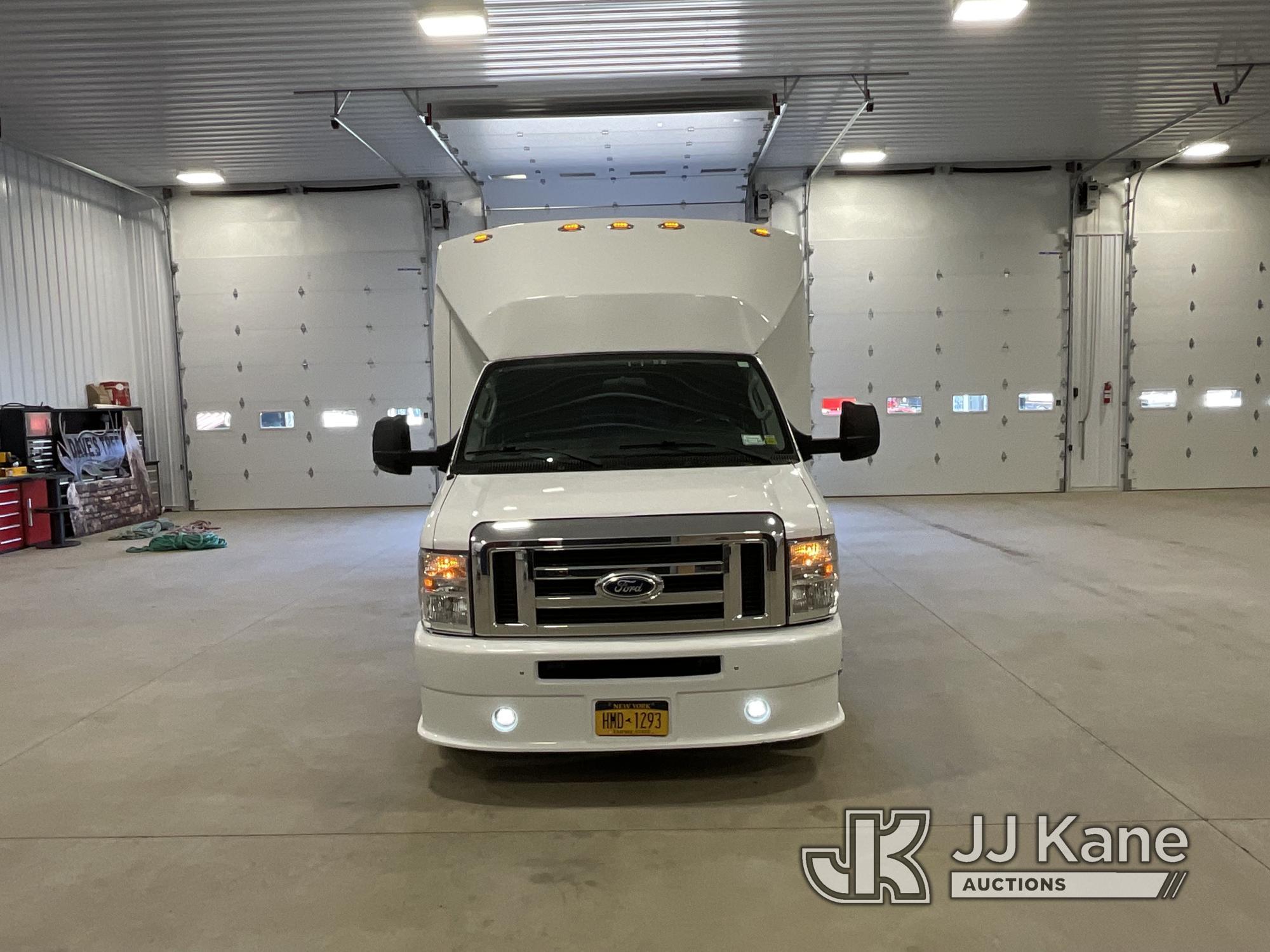 (Kingston, NY) 2014 Ford E450 Tiffany Coach Bus, (Rated As A Van, Non CDL) Runs & Moves) (Check Engi