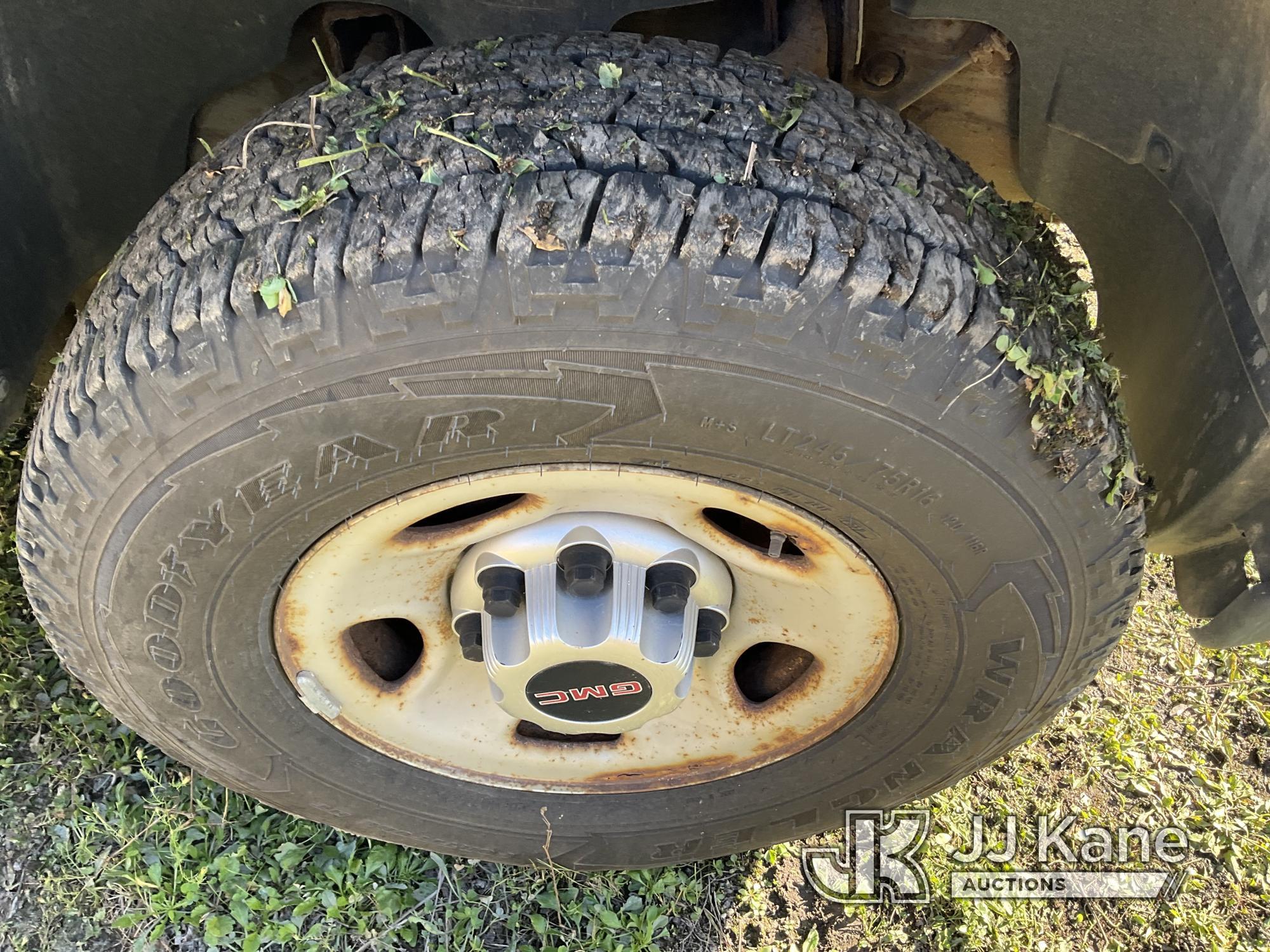 (Bellport, NY) 2010 GMC Sierra 2500HD 4x4 Extended-Cab Pickup Truck Runs & Moves, Body & Rust Damage