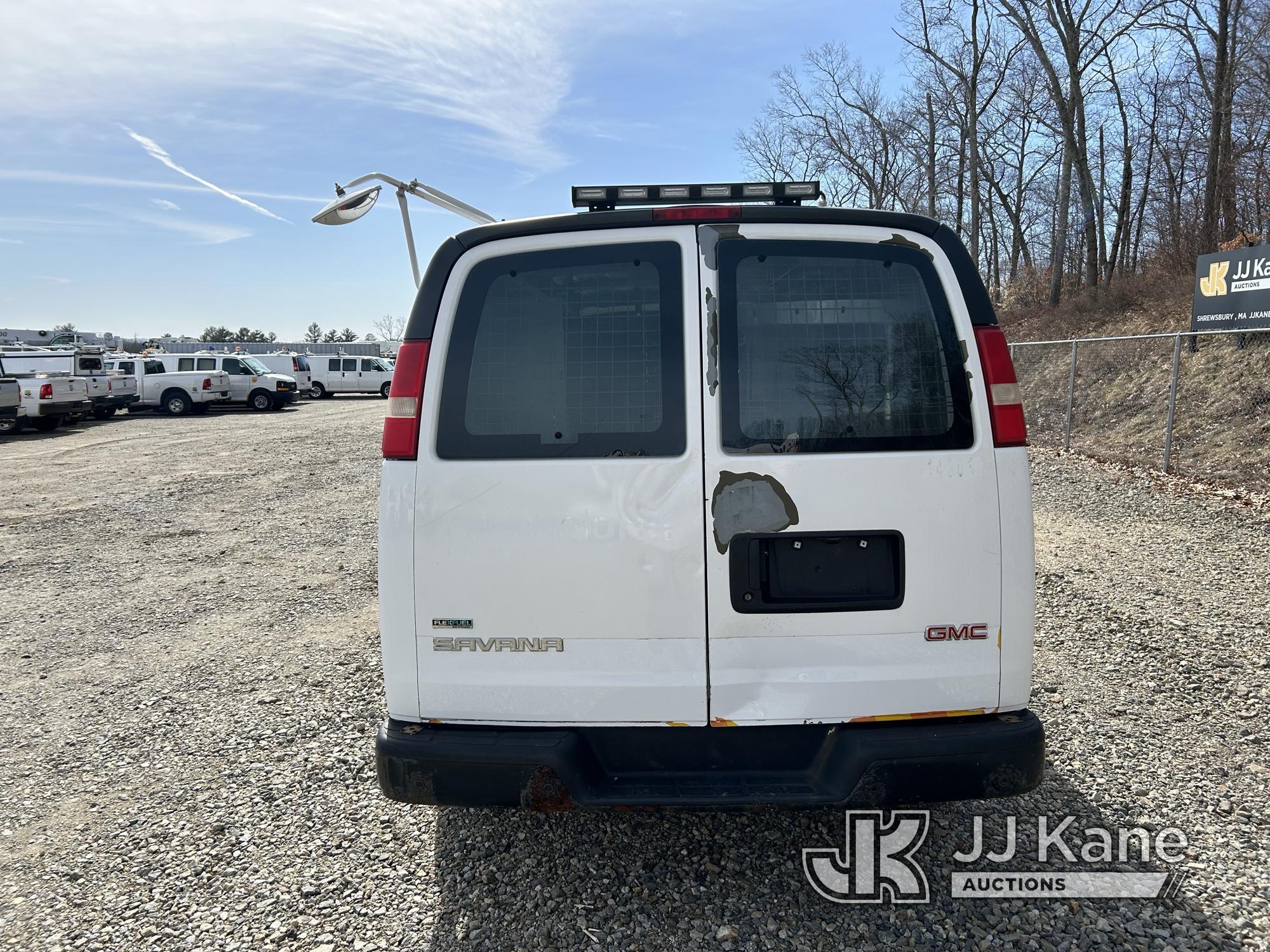 (Shrewsbury, MA) 2010 GMC Savana G2500 Cargo Van Runs & Moves) (Body & Rust Damage