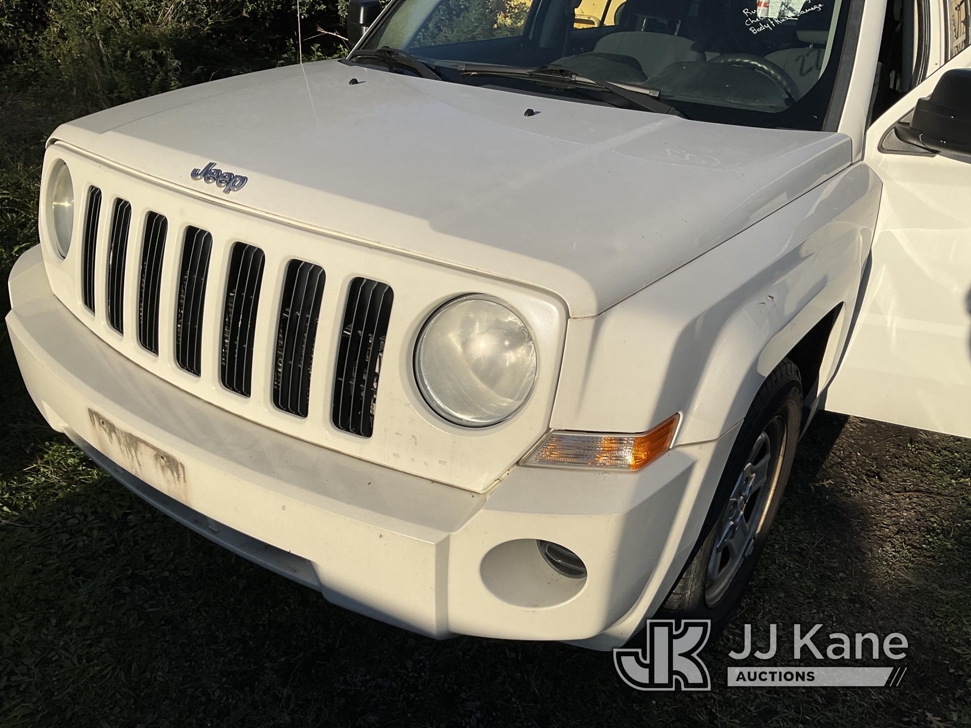 (Bellport, NY) 2010 Jeep Patriot 4x4 4-Door Sport Utility Vehicle Runs & Moves, Engine Light On, Bod